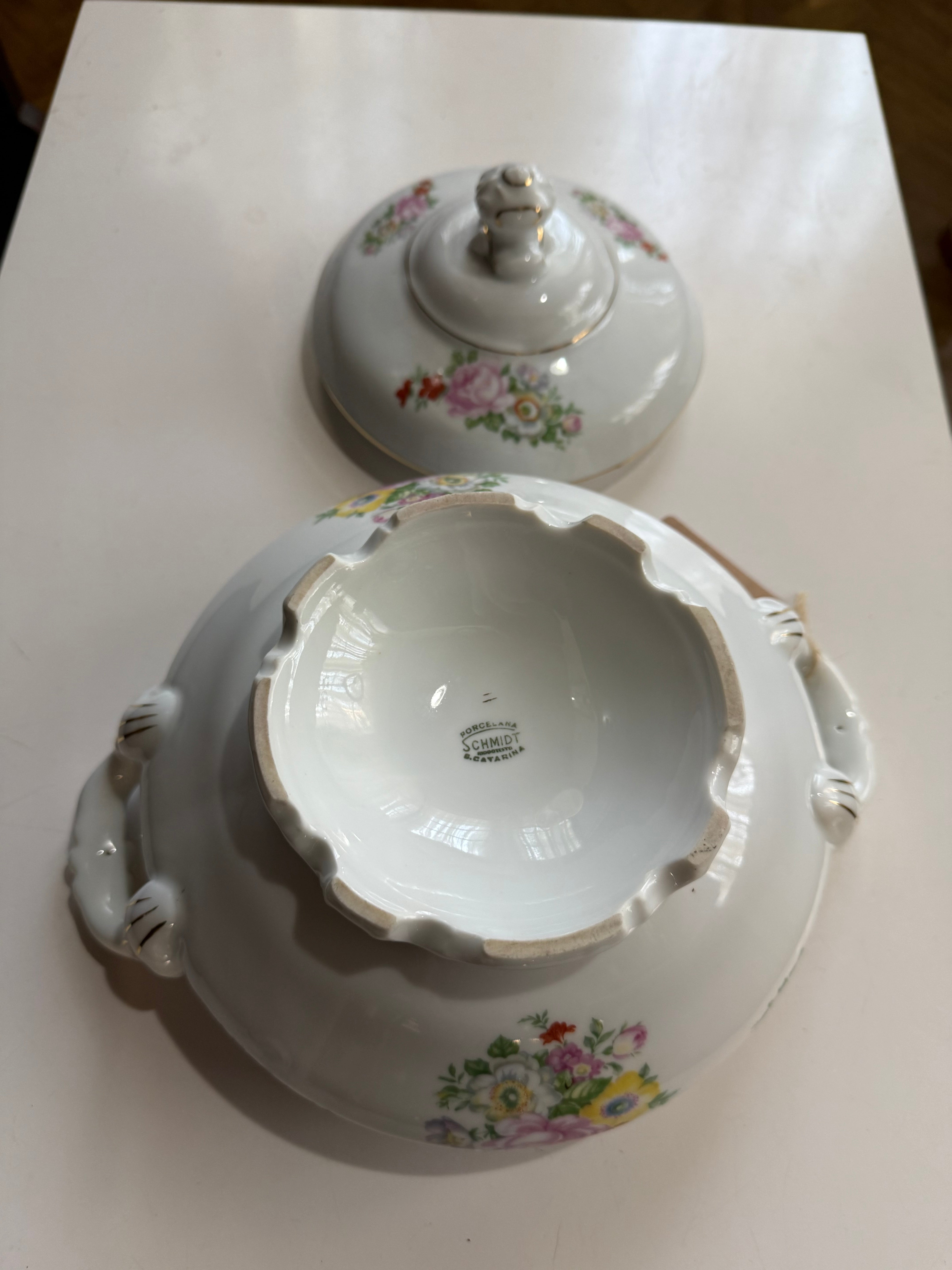 Sopeira em Porcelana Schmidt — Floral com Filetes de Ouro