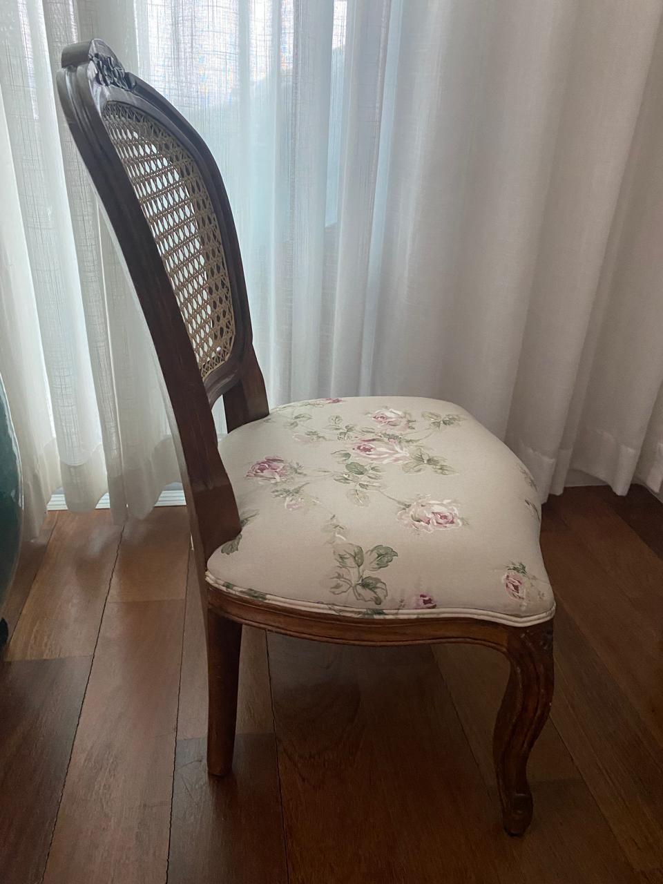 Mini cadeira clássica para bonecas