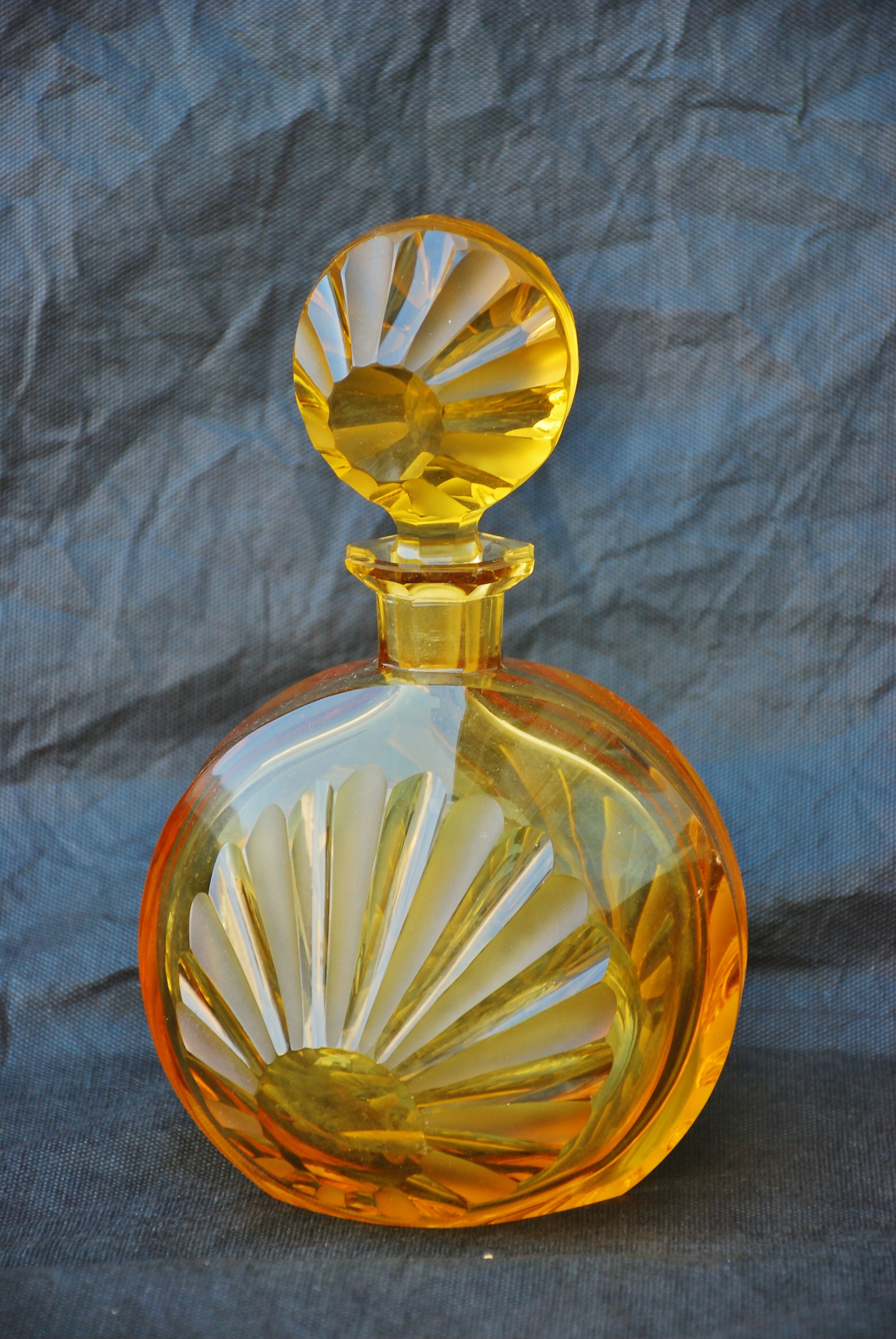 Conjunto de licor de vidro âmbar Decanter Pena de pavão 1935 Arte Boêmia