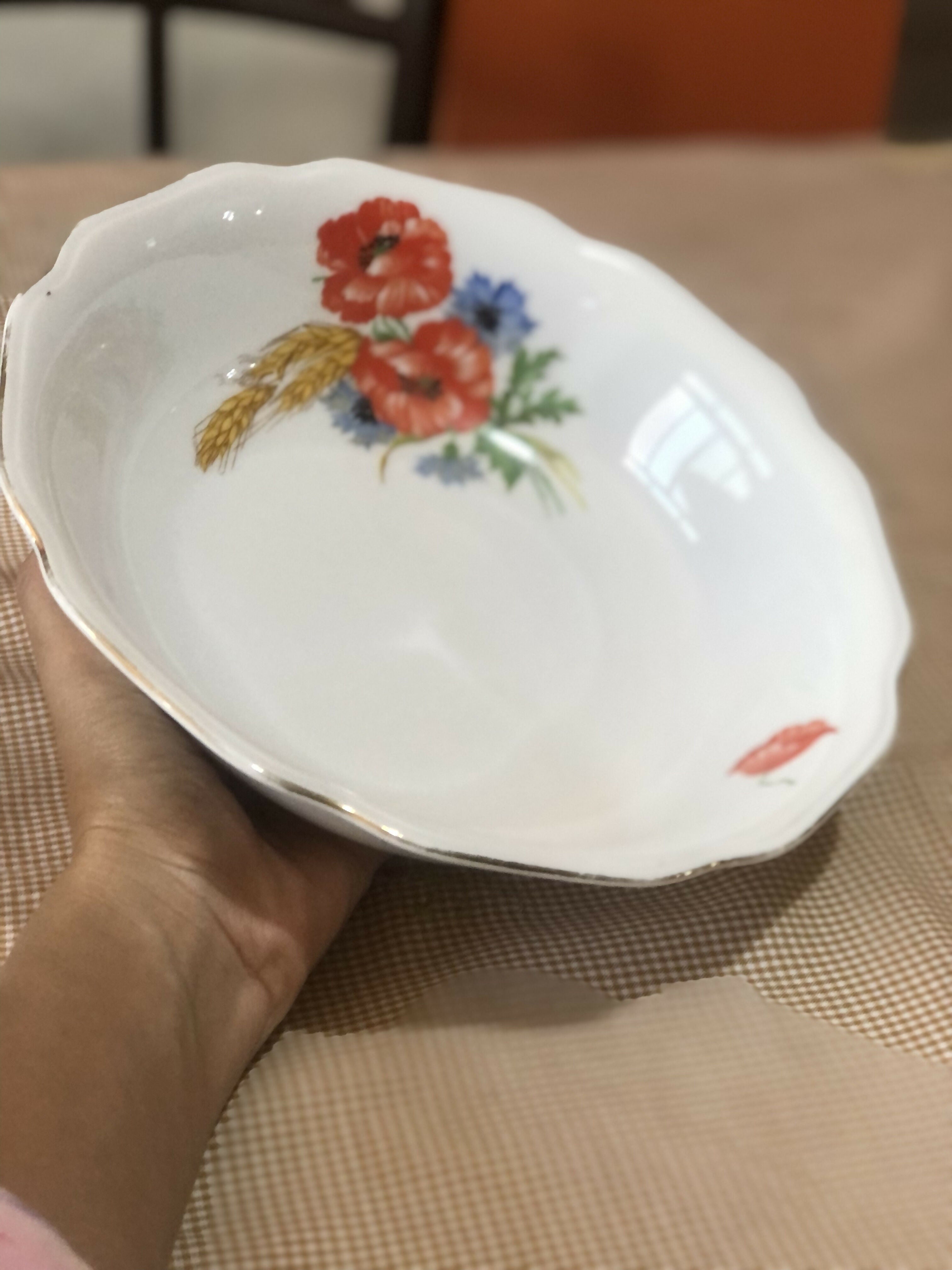 Mesa posta com preciosas peças em porcelana alemã