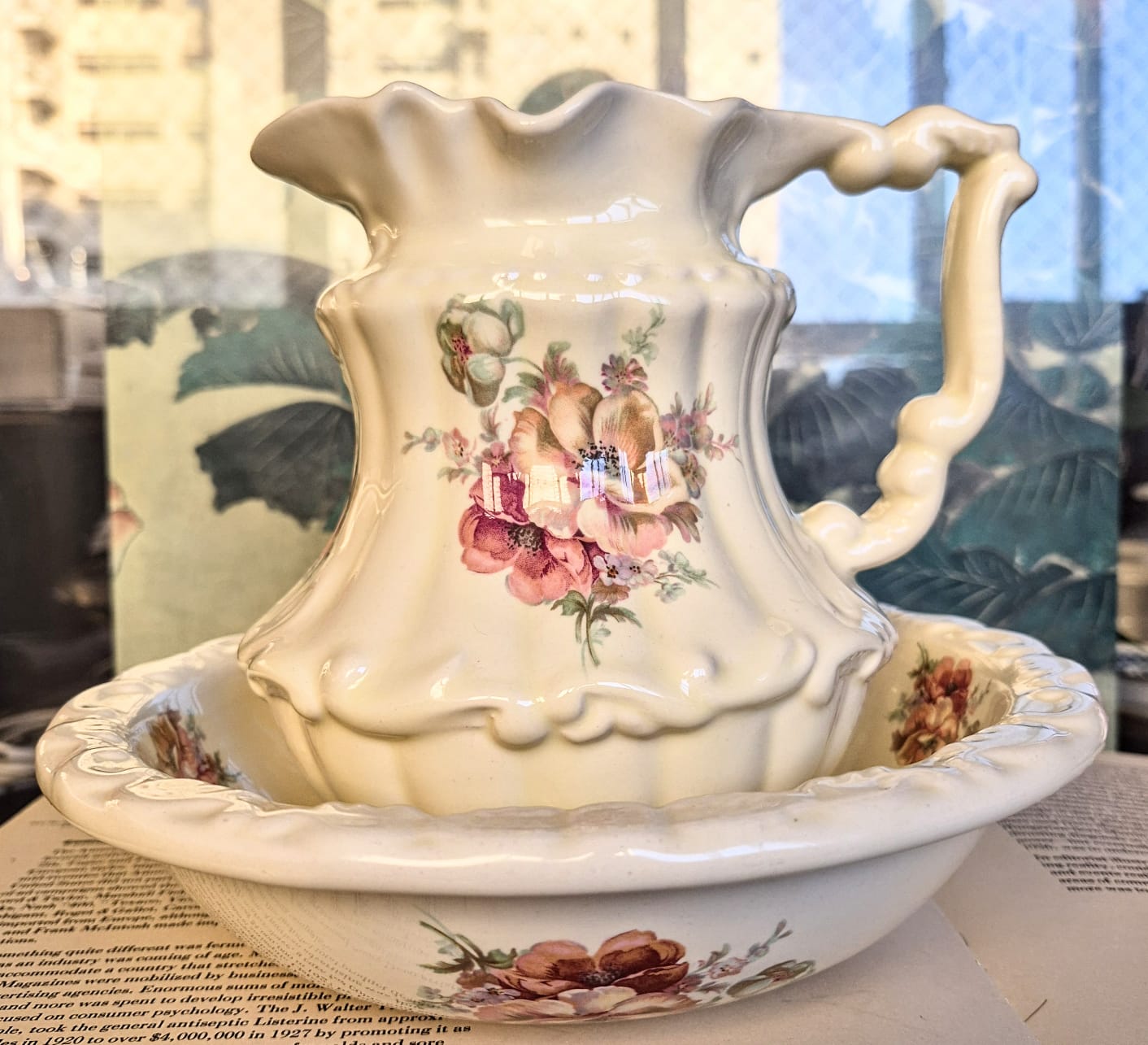 Gomil incrível em estado de vitrine,  feito de chantilly, mas pode ser também que seja feito de cerâmica vintage estadounidense - Athena Pottery.