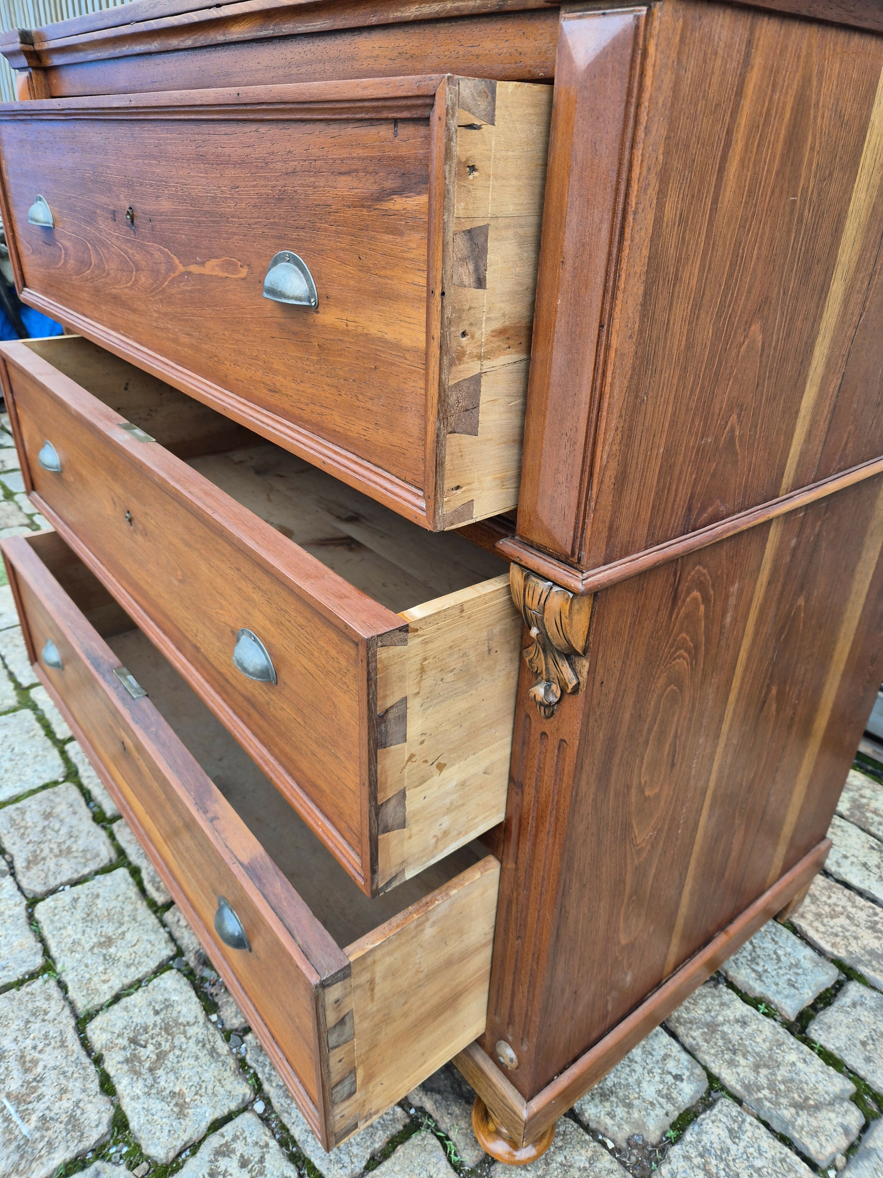 Belíssima cômoda centenária Império