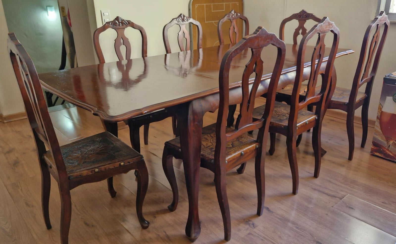 Conjunto Mesa de Jantar Clássica em Madeira Maciça com 8 Cadeiras - Estilo Chippendale