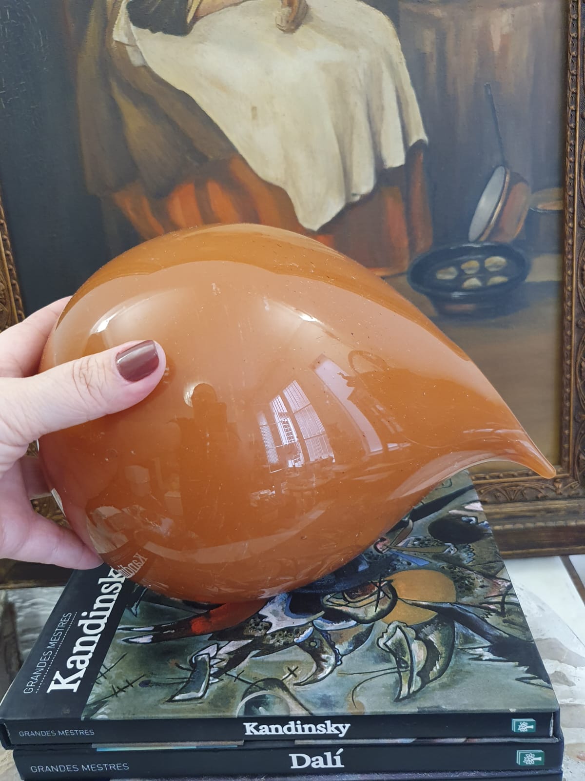 Vaso em vidro artístico  de Murano no formato de gota (parece uma gota de doce de leite).  Lindo,  intacto, diferente.
