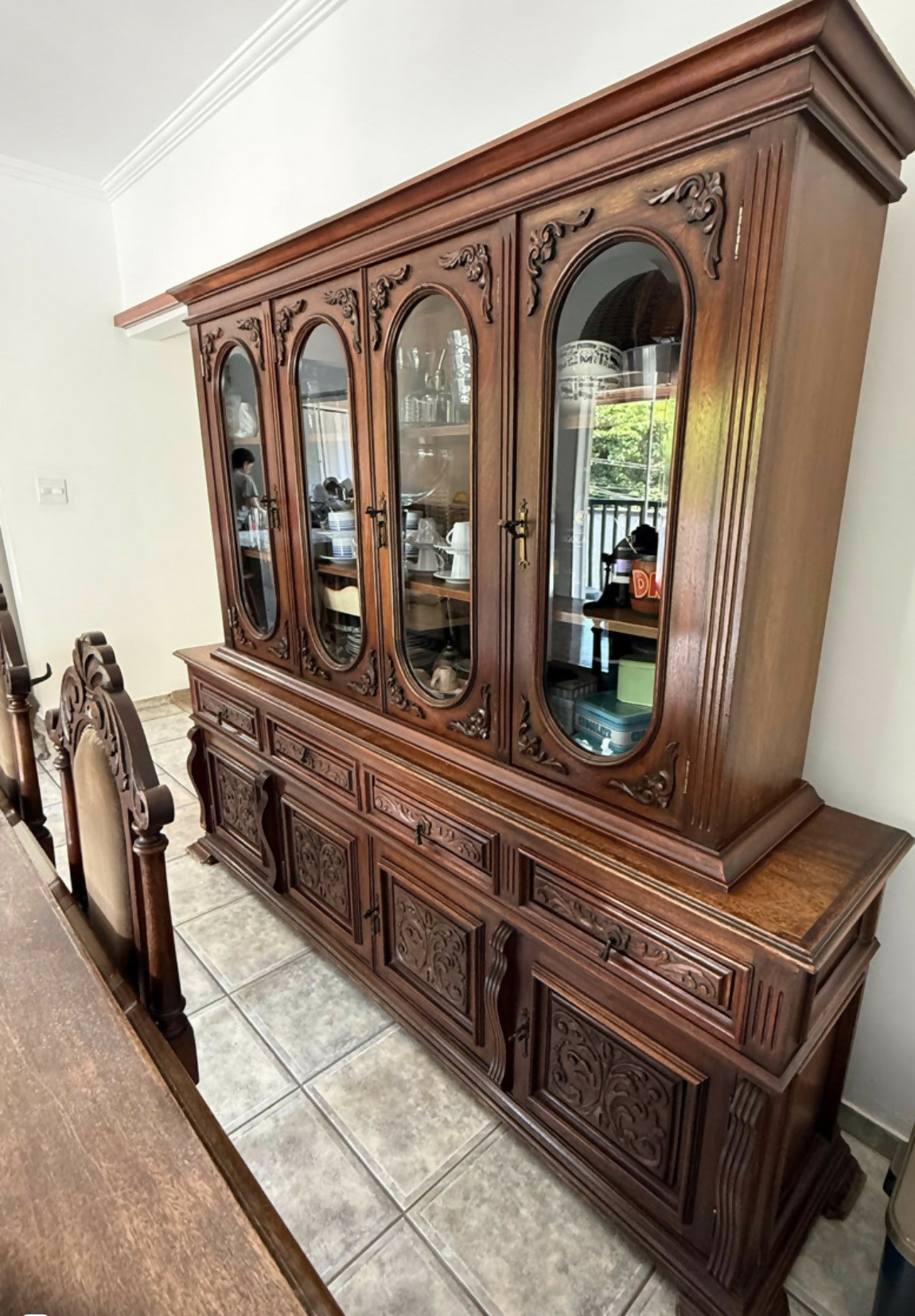 Conjunto Cristaleira + Mesa + 6 cadeiras