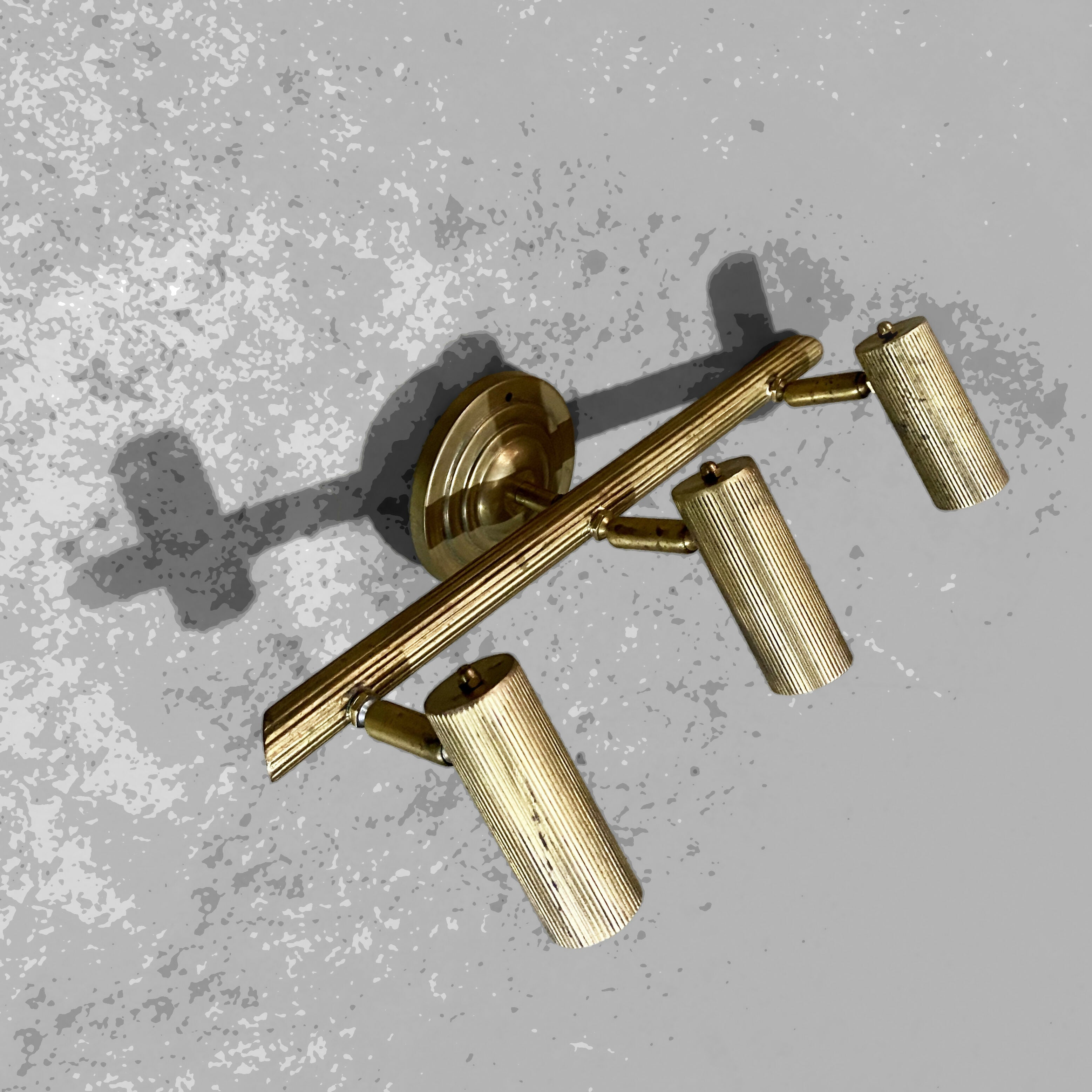 Luminária arandela antiga em latão (3 pontos de luz)