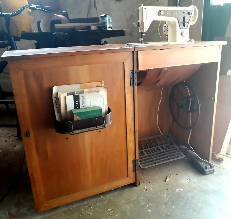 Máquina de Costura Antiga Singer 660C – Clássica, Forte e Funcional