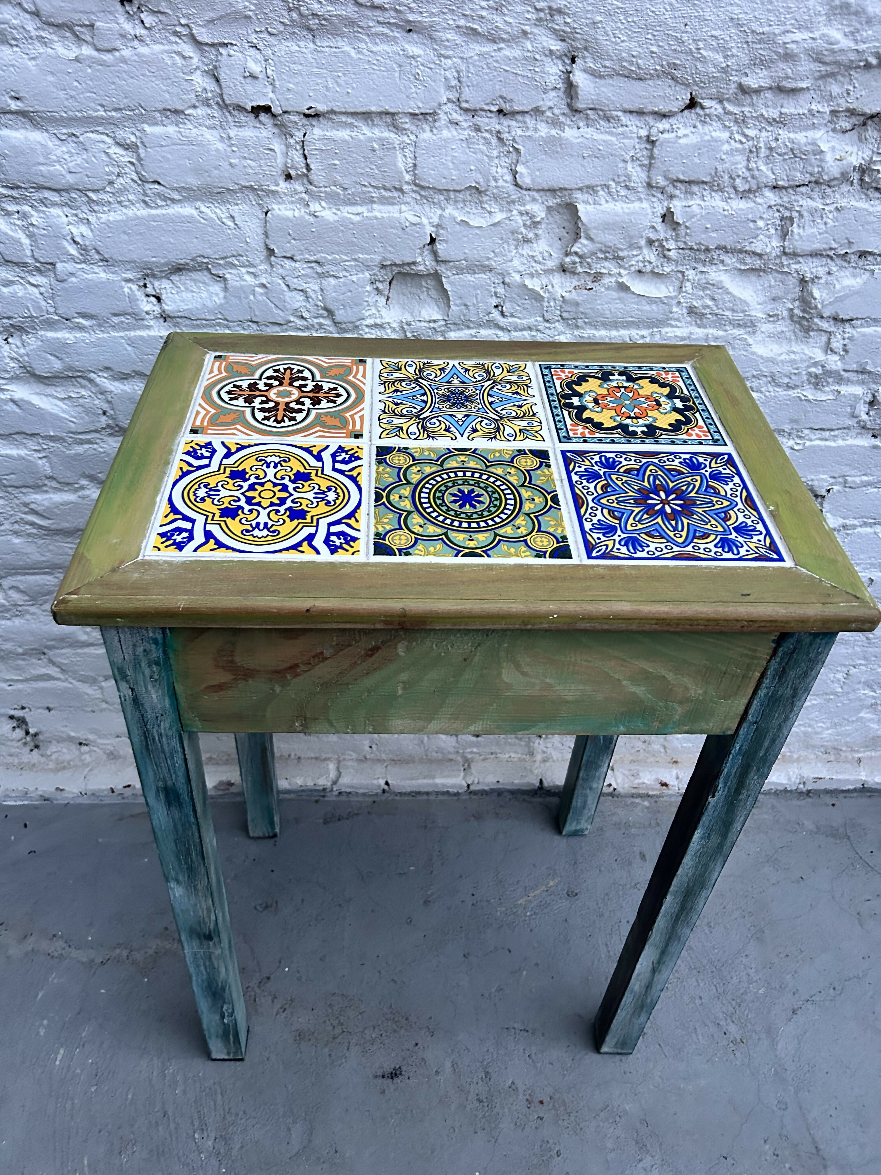 Mesa com Azulejos com banquinho