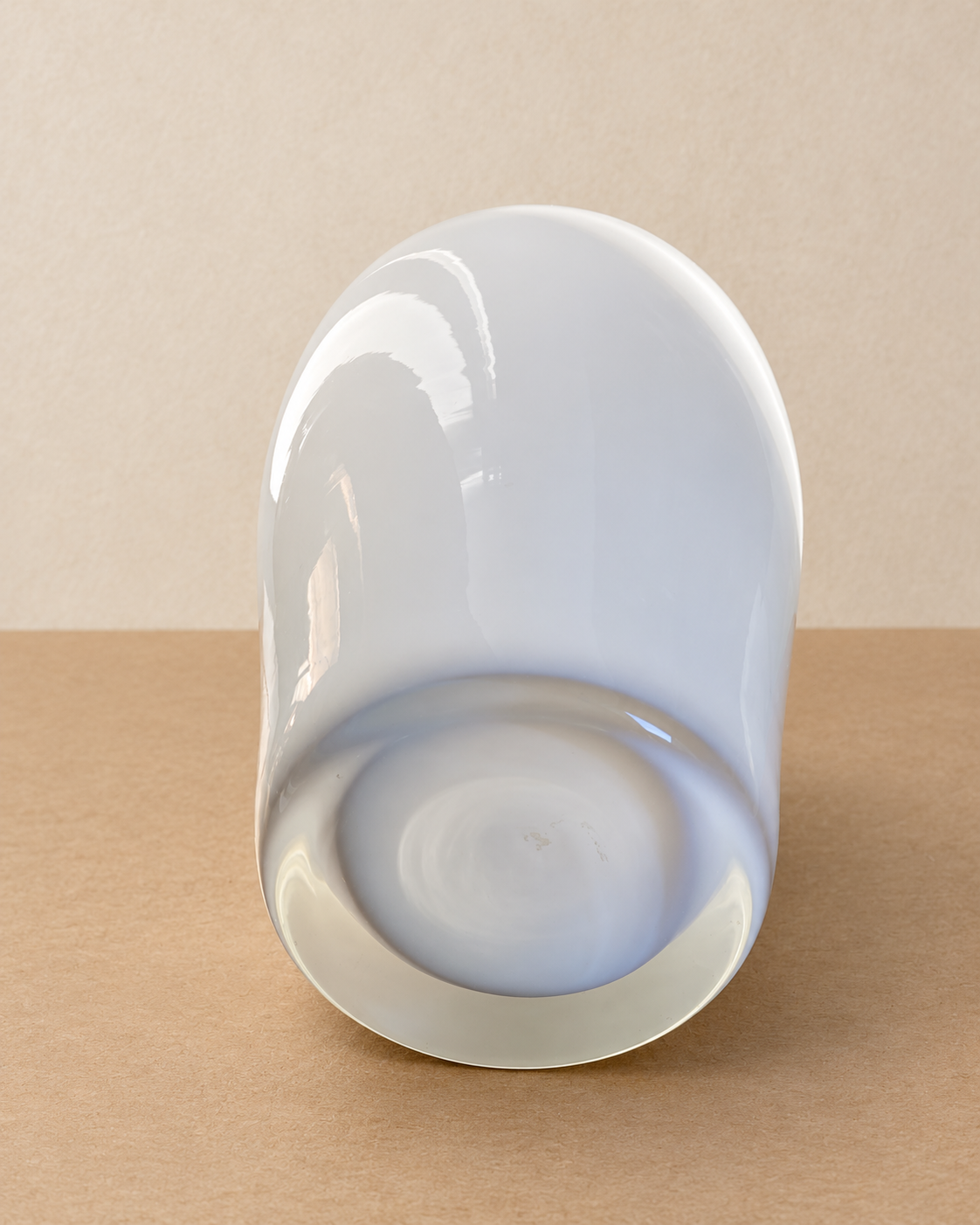 Vaso italiano IVV em vidro leitoso — 27 cm (DMCPS_265)