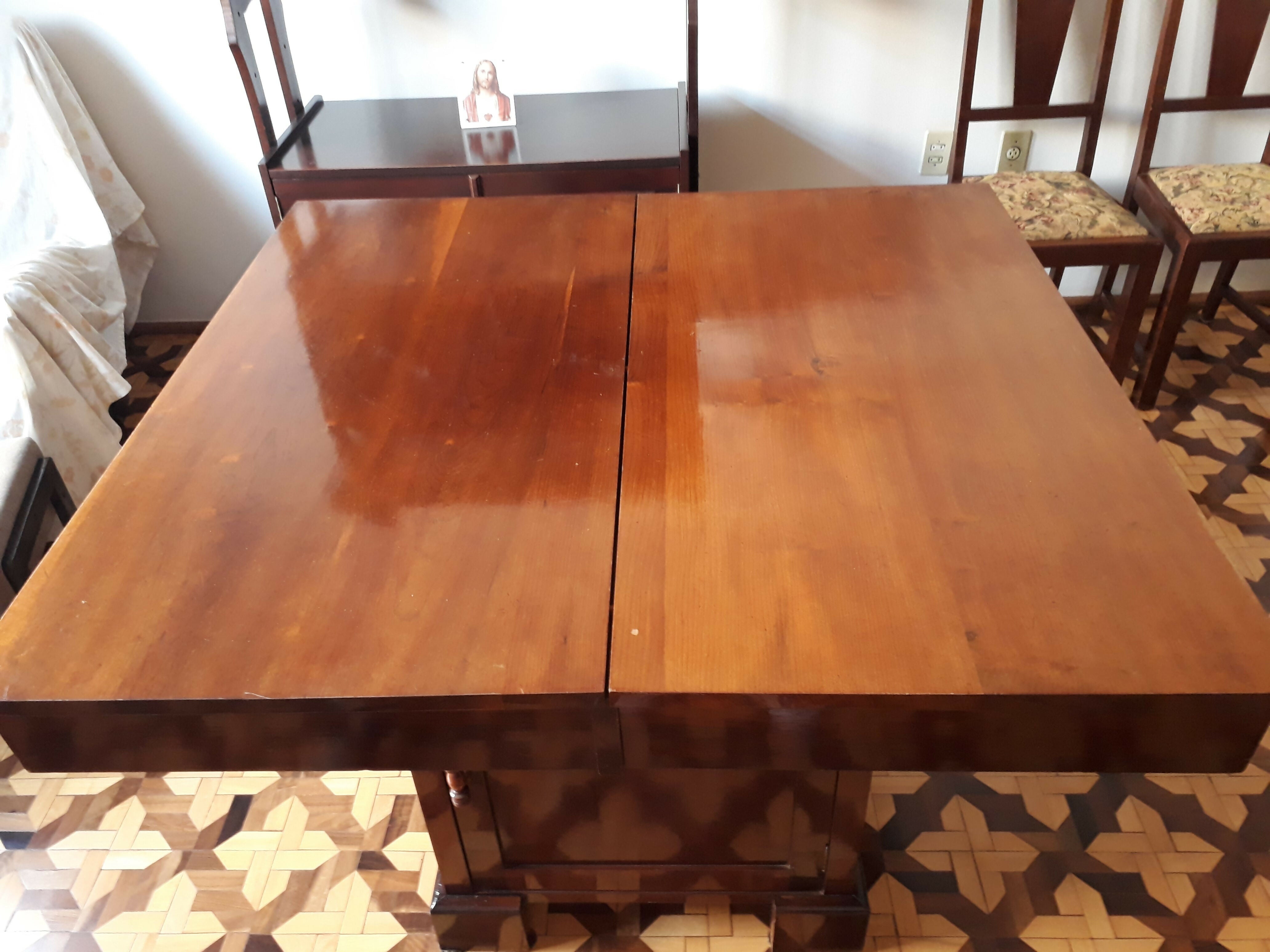 mesa em madeira maciça com 6 cadeiras (em bom estado)