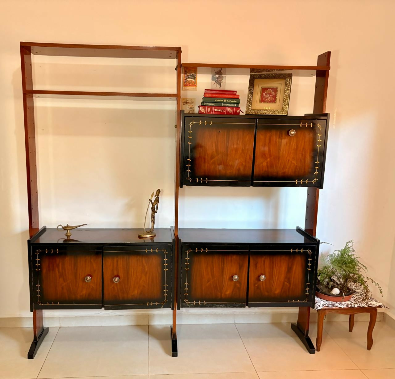 Estante anos 60 em Jacarandá.