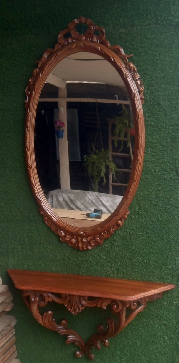 Espelho e aparador em madeira