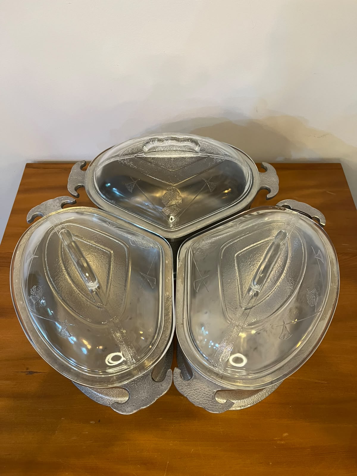Trio de Recipientes Térmicos com Tampas de Vidro em metal prateado – Estilo Vintage