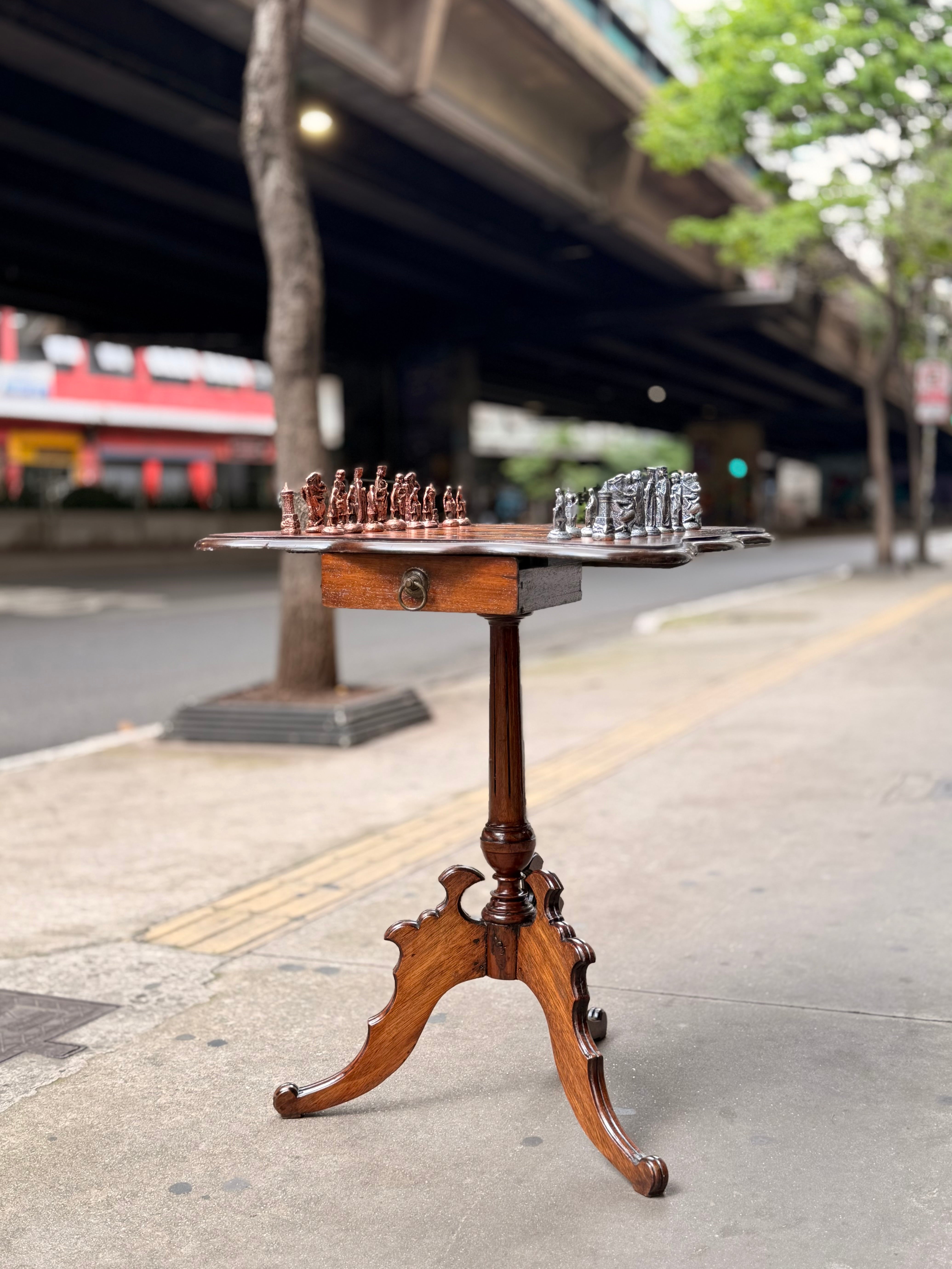 Mesa de xadrez antiga