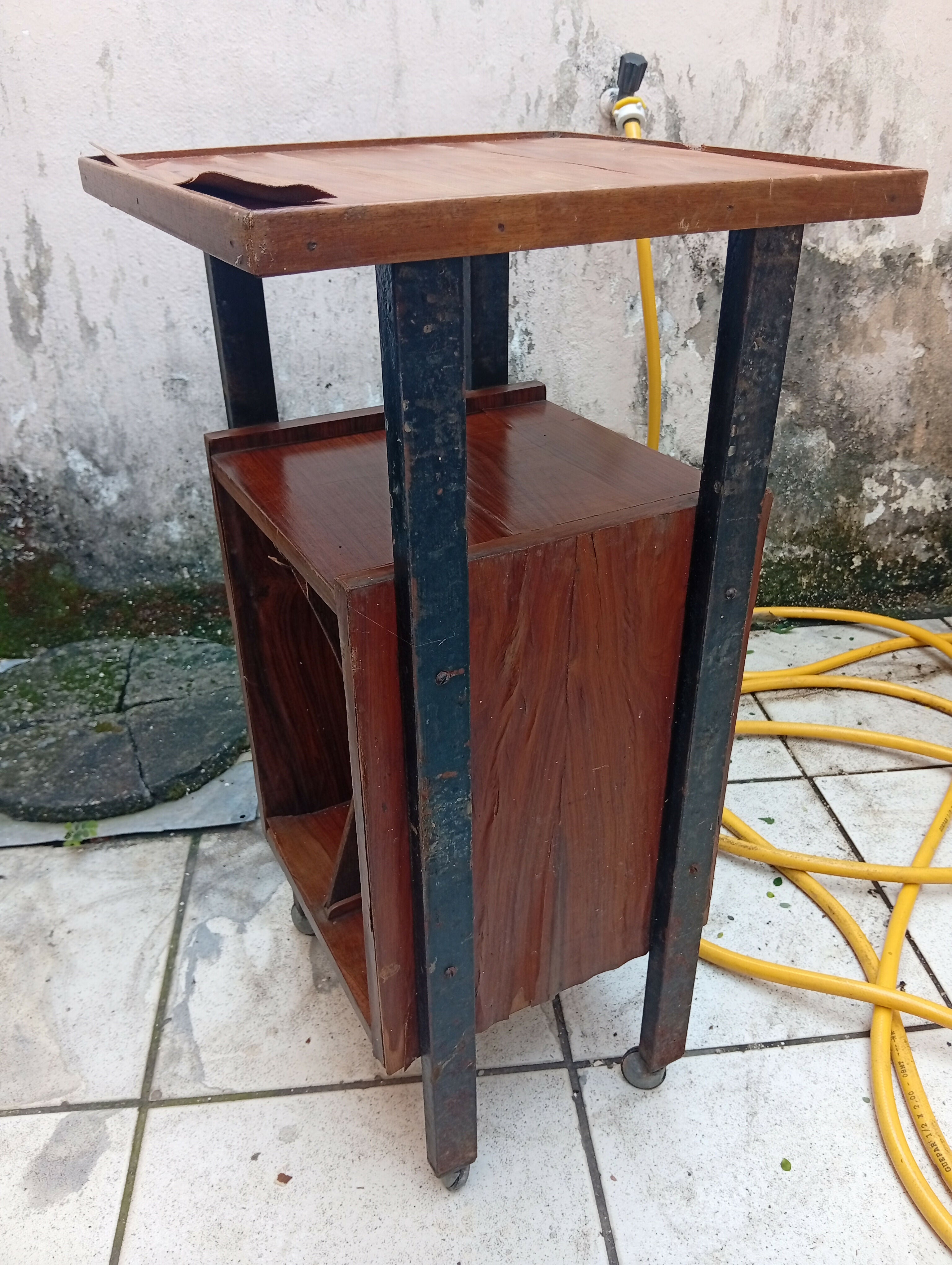 Mesa antiga telefone com rodinhas anos 80