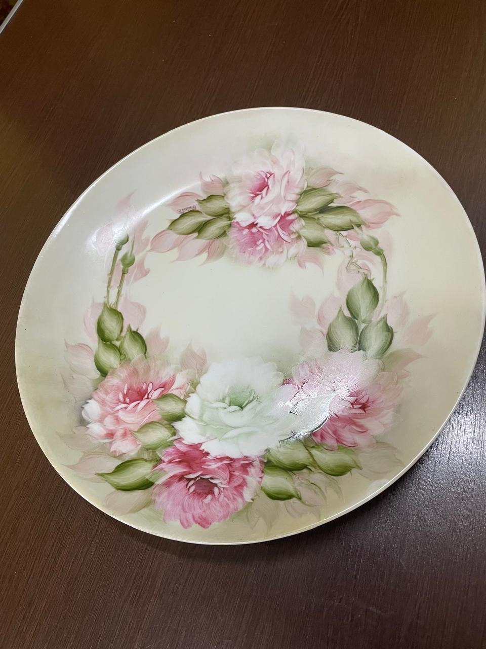 Prato decorativo com pintura floral feita à mão