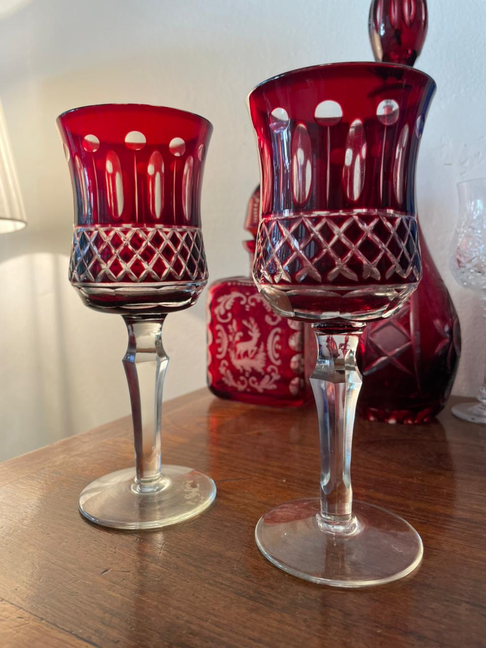 Par de taças de vinho em cristal rubi