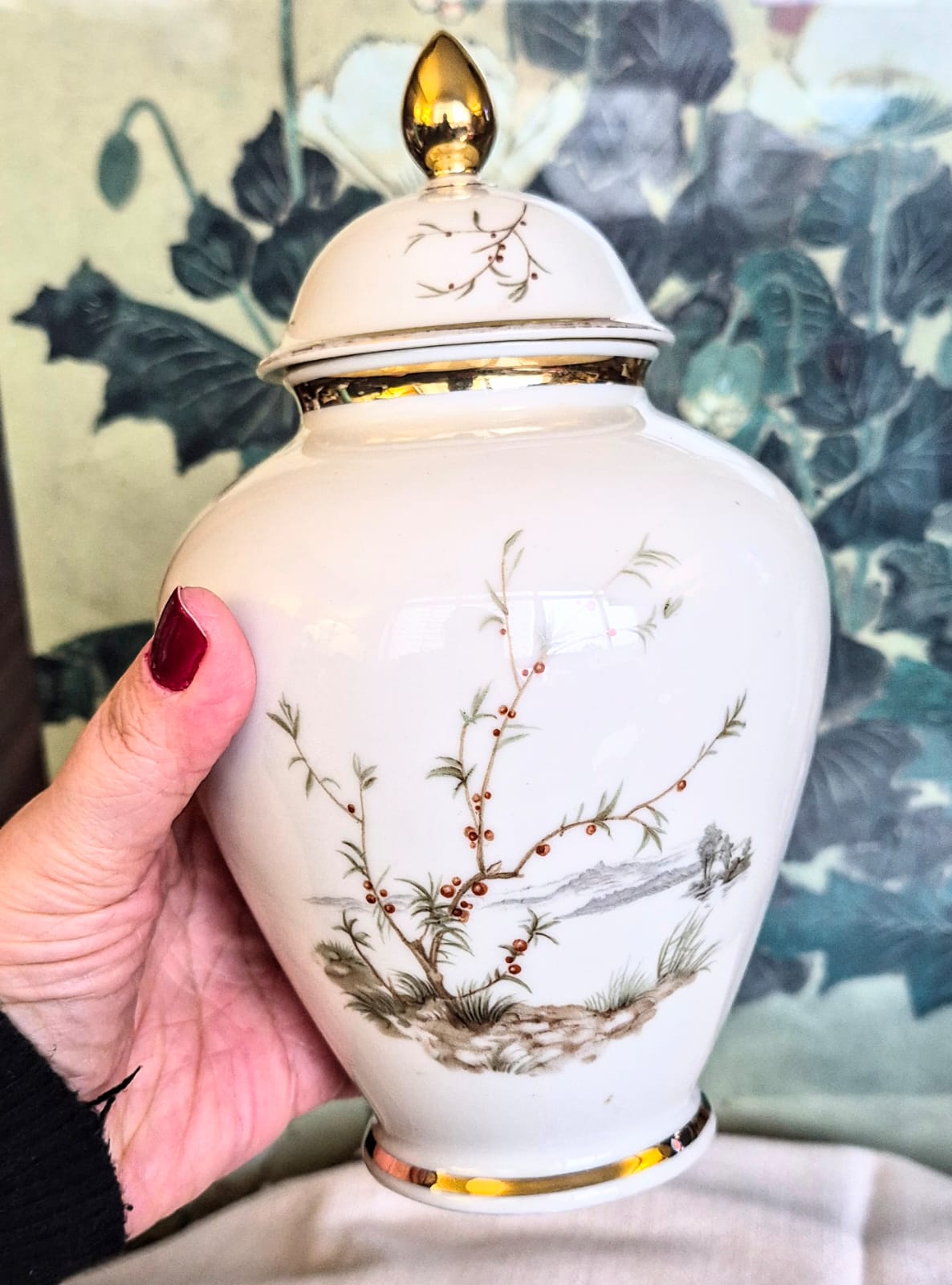 Potiche lindo, e em perfeito estado,  todo dourado à ouro, em porcelana vintage alemã Seltmann Weiden.  Maravilhoso!