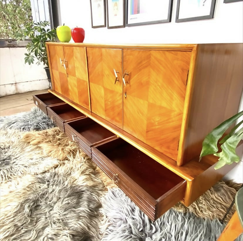 Buffet anos 50 em caviuna