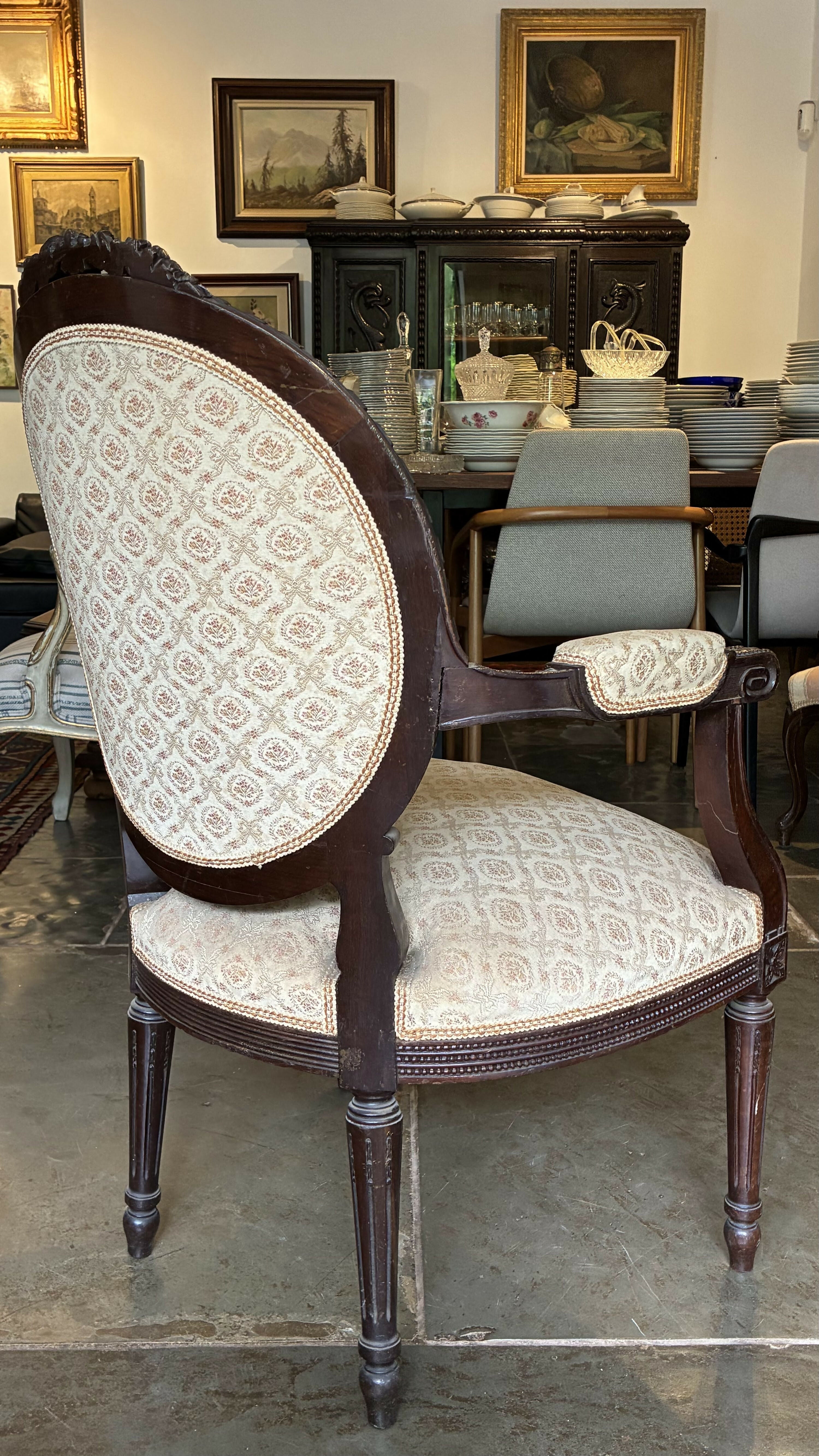 Par de Poltronas Antigas – Estilo Luís XVI