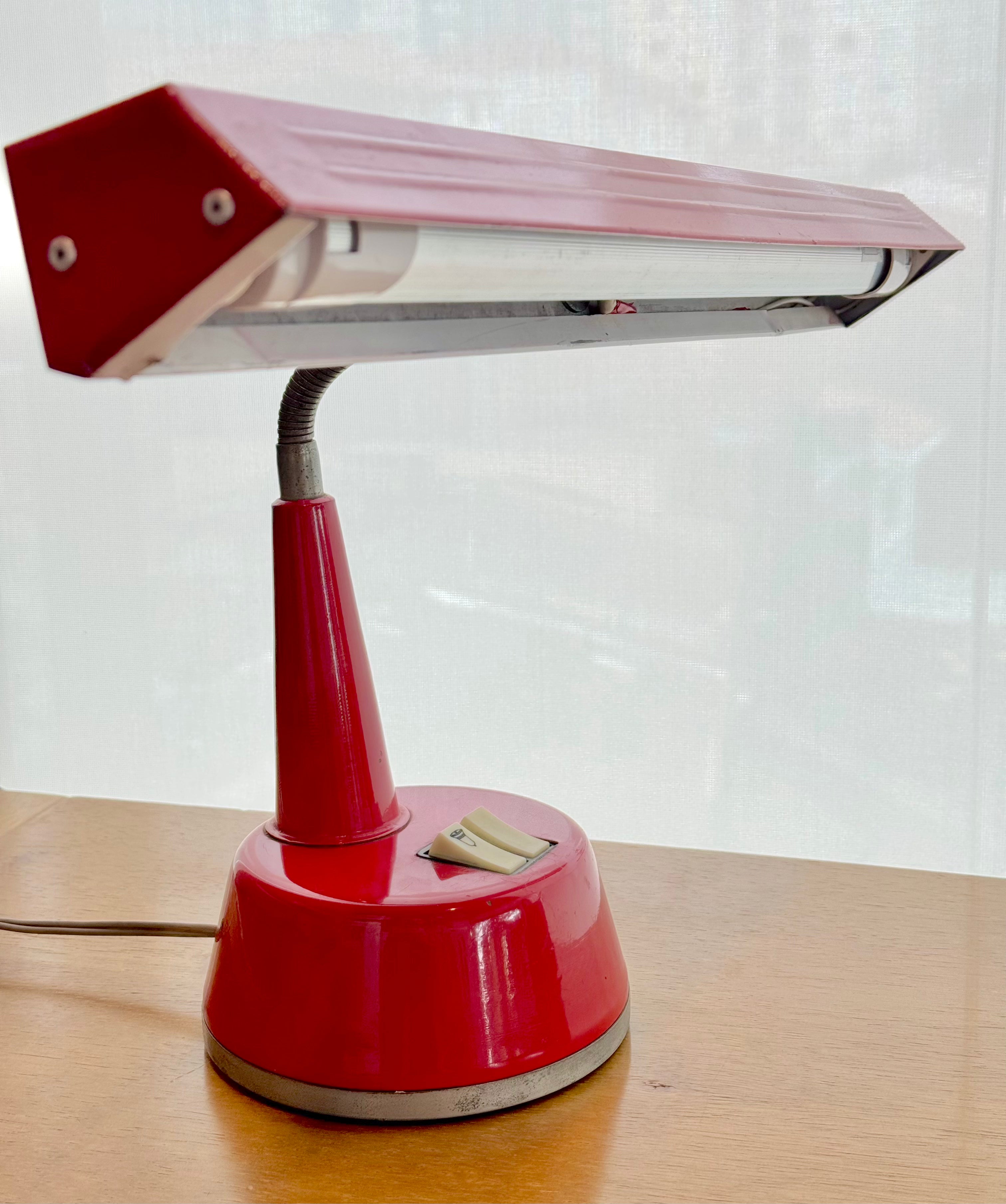 Luminária Articulada Vermelha em aço 