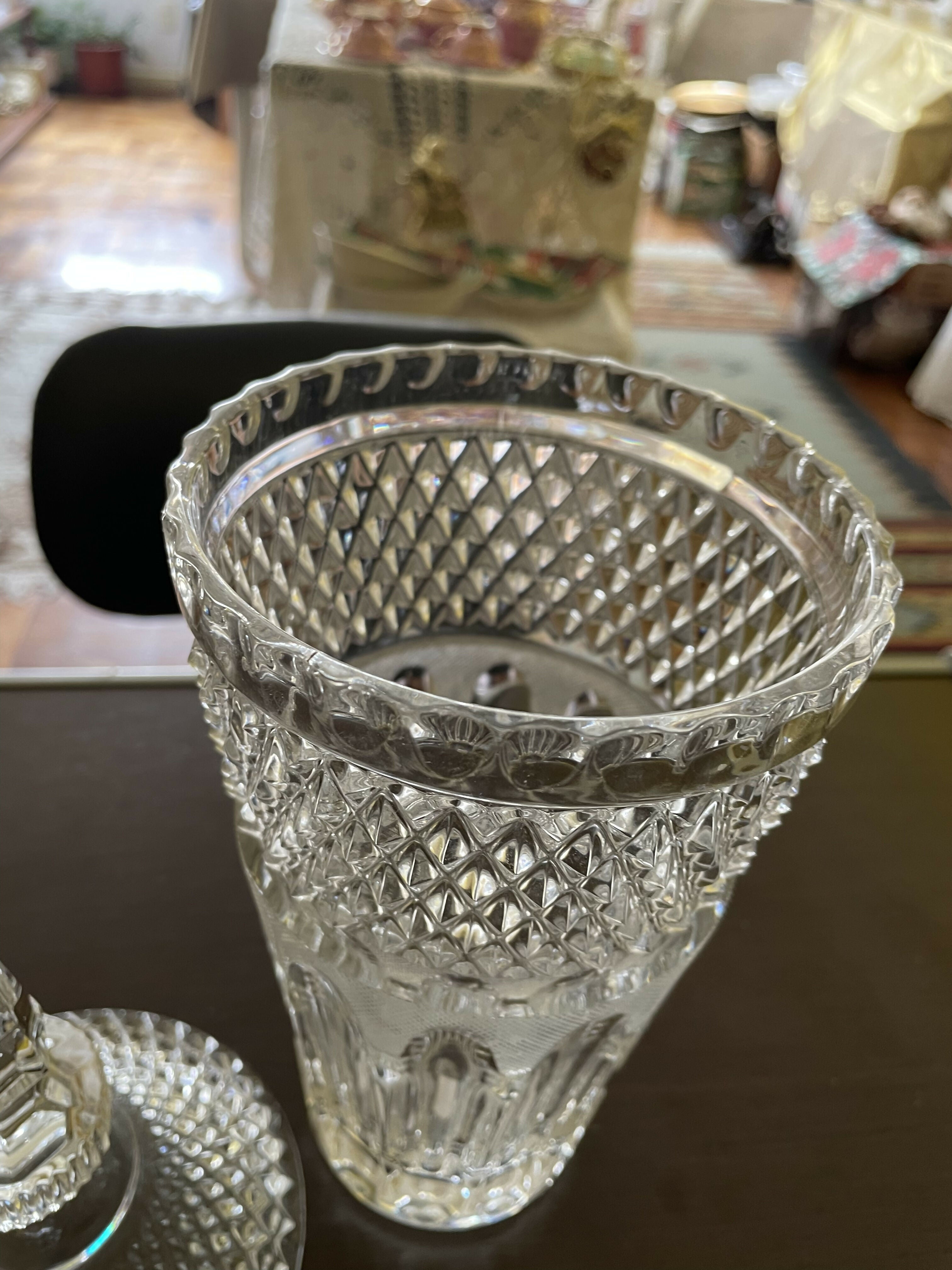 Bombonière clássica em cristal lapidado