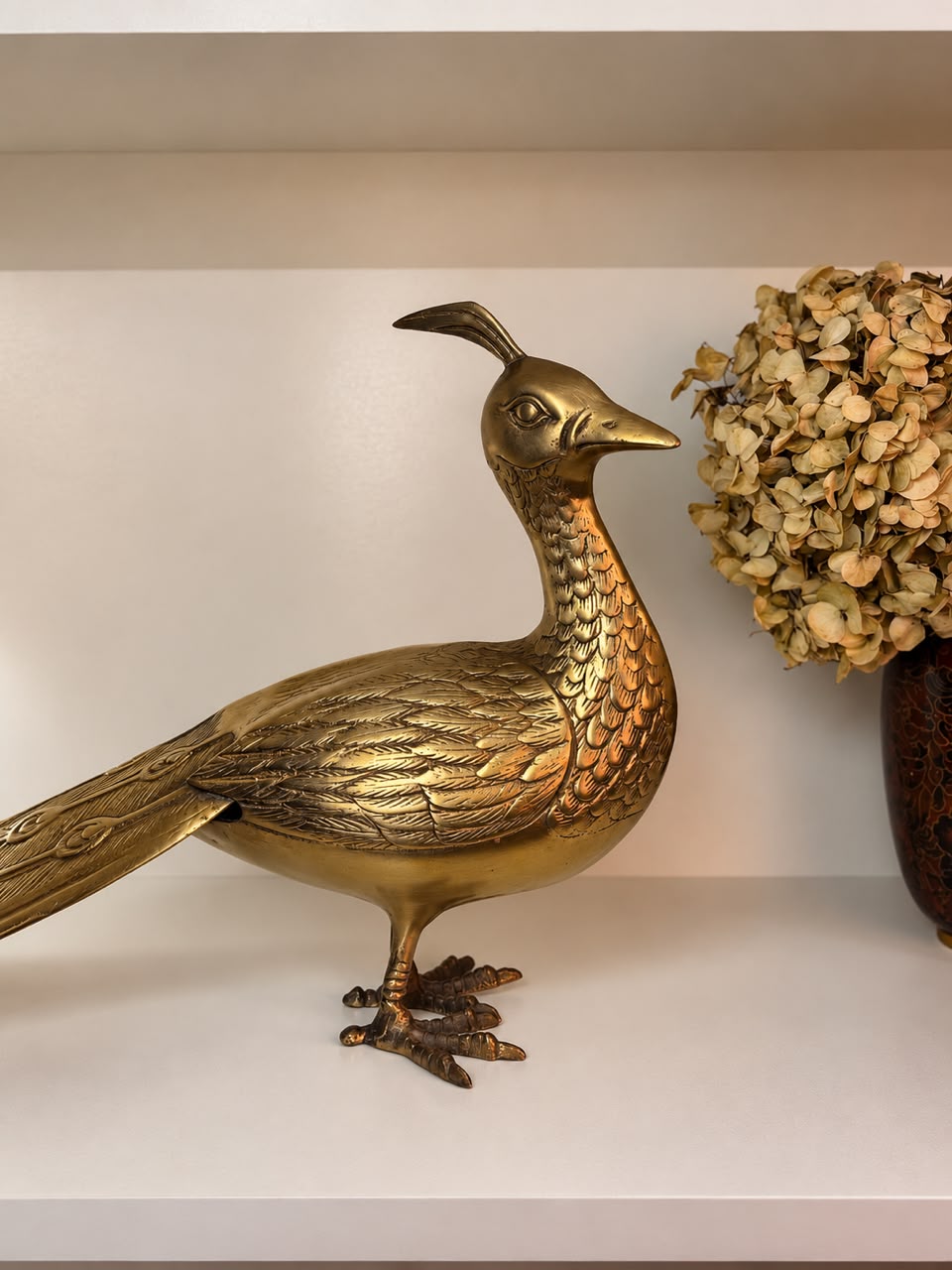Escultura Decorativa de Pavão em Bronze com Cauda Longa Vazada