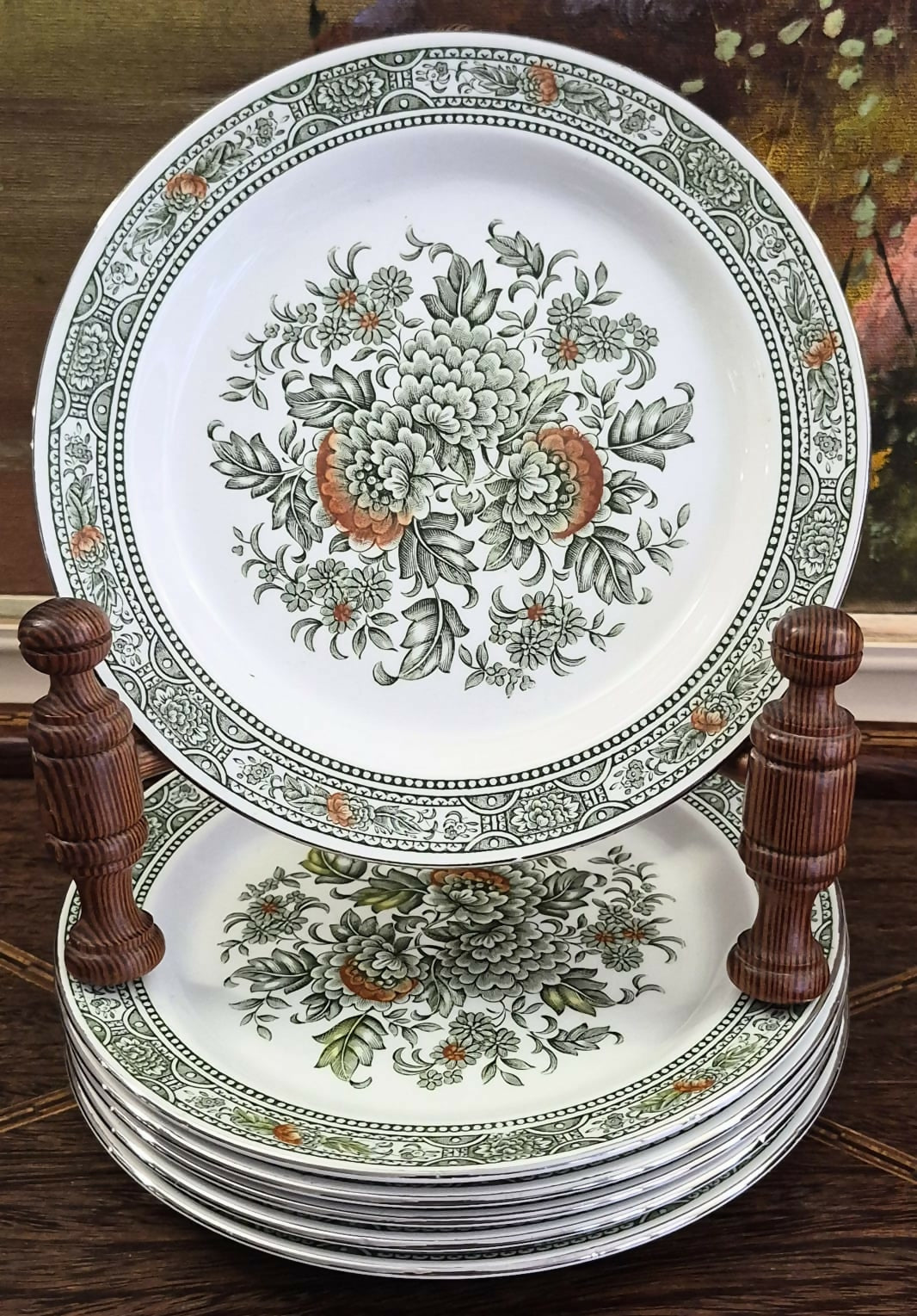 Maravilhoso conjunto de pratos em ironstone inglês Ridgway, modelo Canterbury 4269, com selo Drohaoser, anos 60.