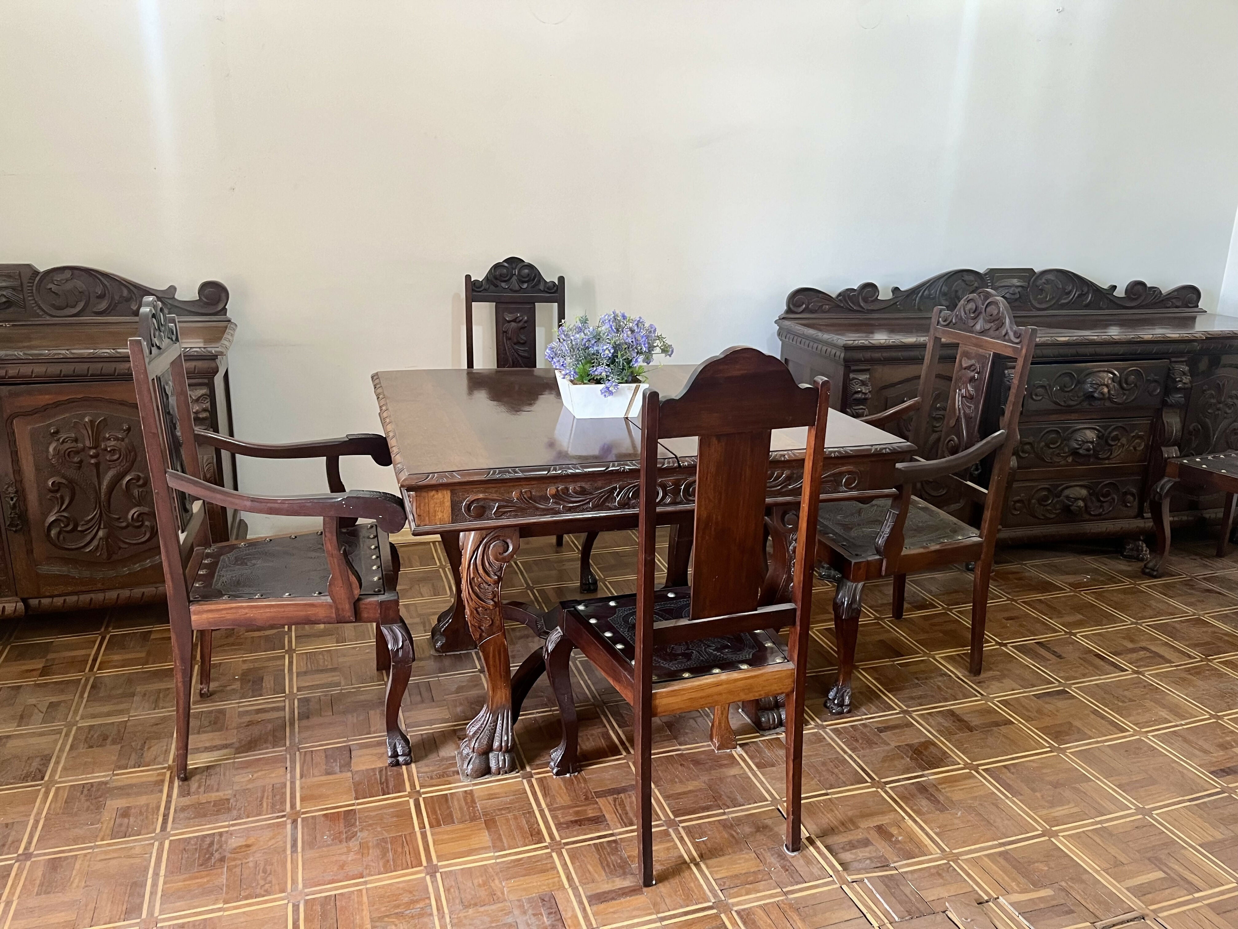 Conjunto de sala de jantar vintage em madeira nobre