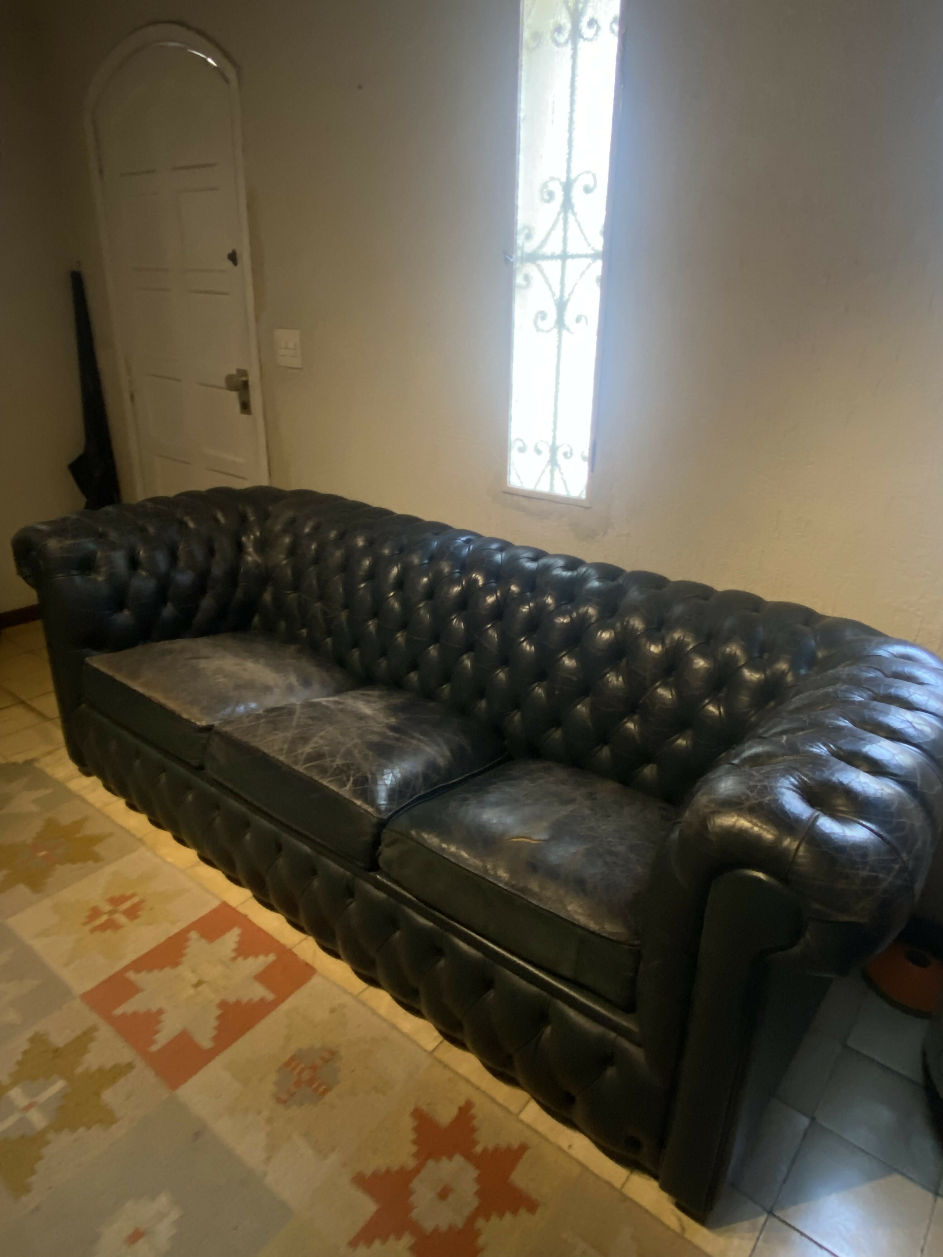 Sofá Chesterfield em couro original verde