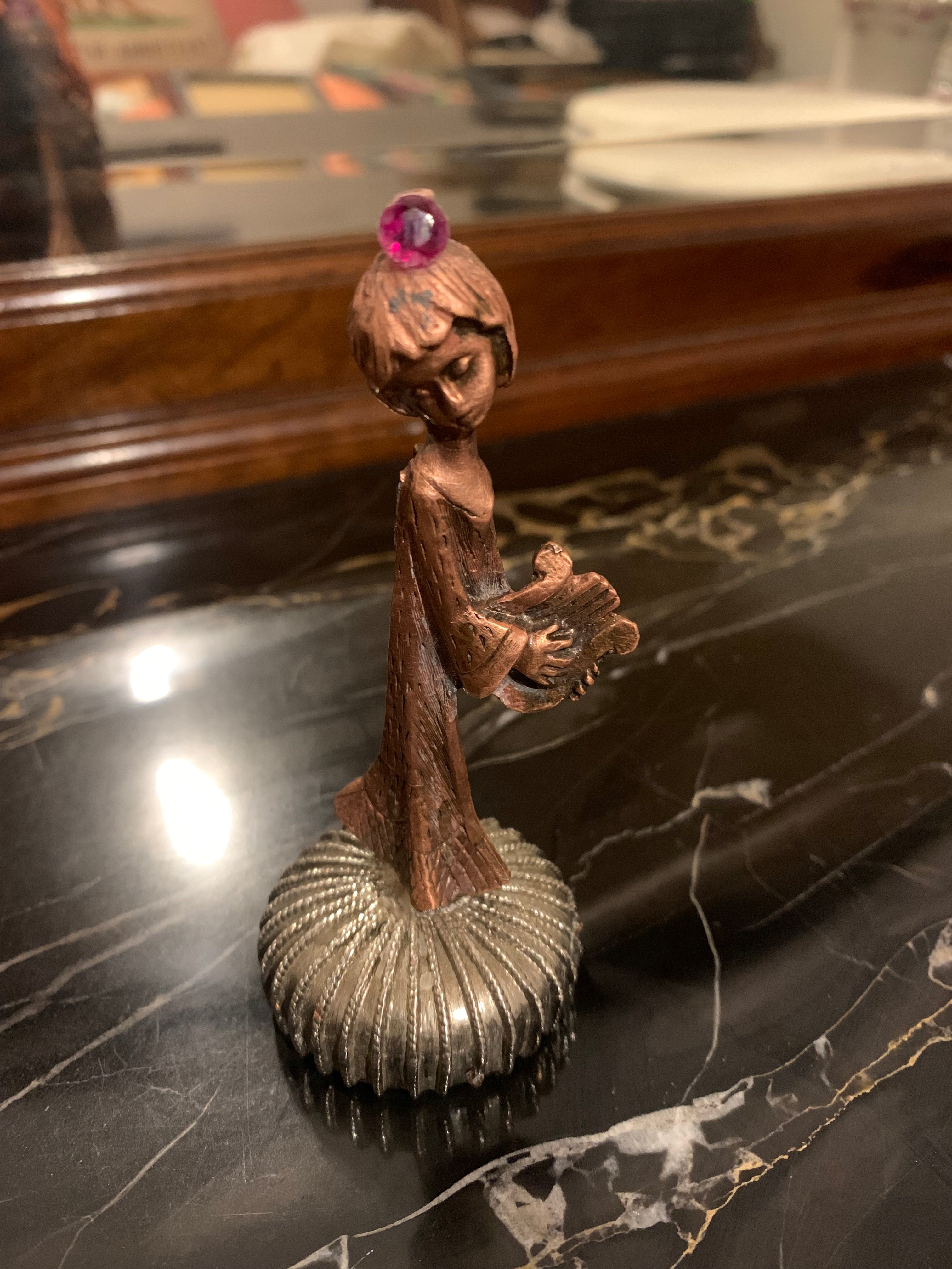 Linda estatueta de anjo em cobre ricamente trabalhada