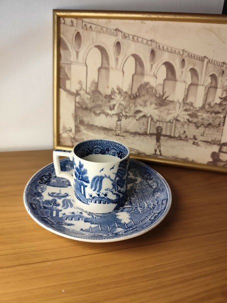 Antiga e rara pequena xícara de chá com pires em cerâmica Willow Wedgwood - Etruria England