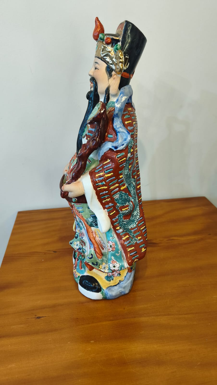 Figura oriental em porcelana policromada — 42 cm