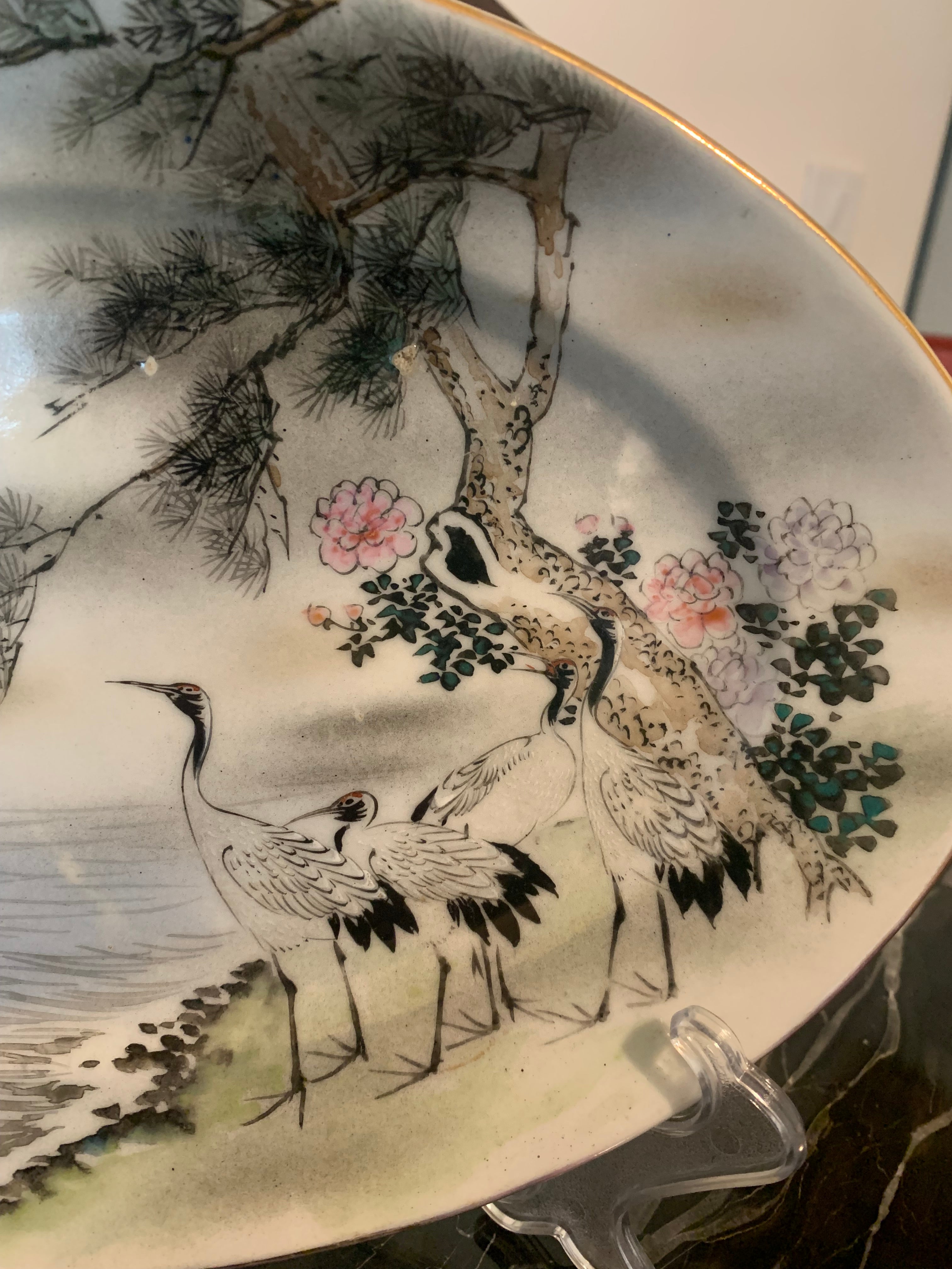 Lindíssima travessa oval de origem japonesa em porcelana