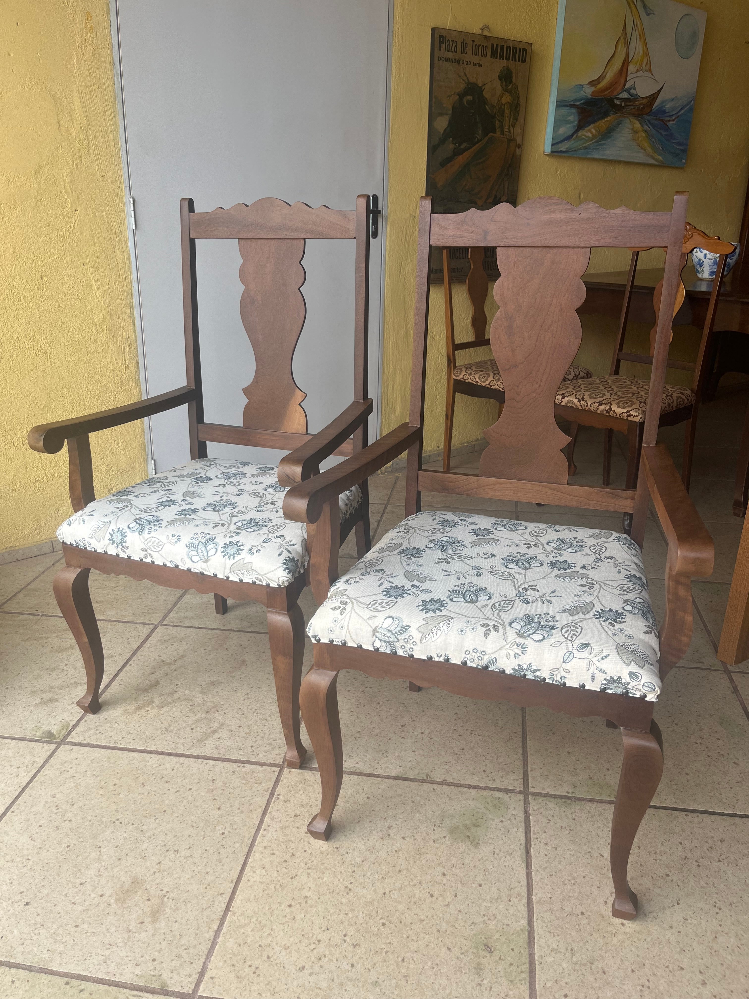 ANTIGO PAR DE POLTRONAS COM BRAÇO EM IMBUIA - RESTAURADAS