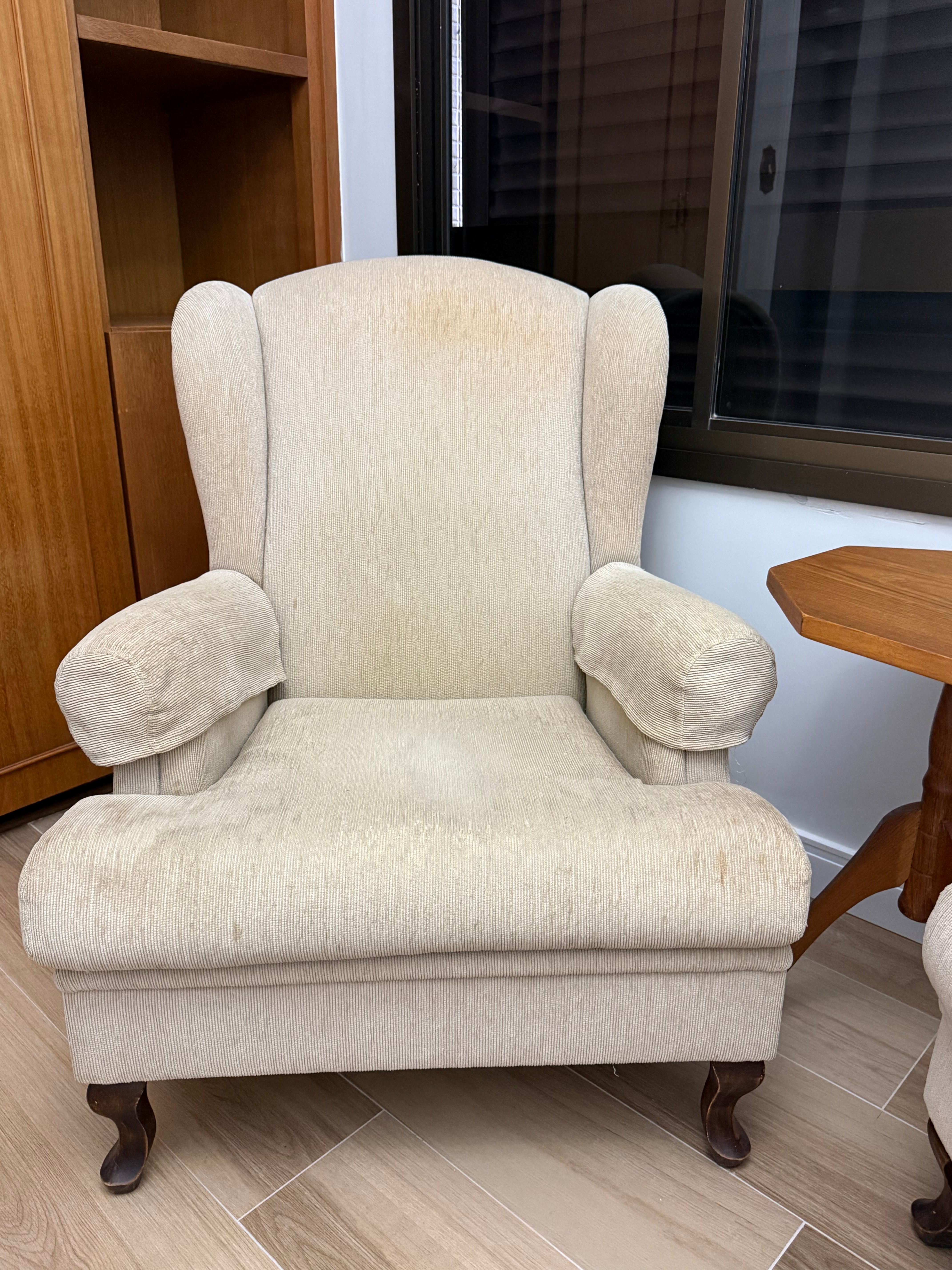 Poltrona Bergère em veludo. Bom estado
