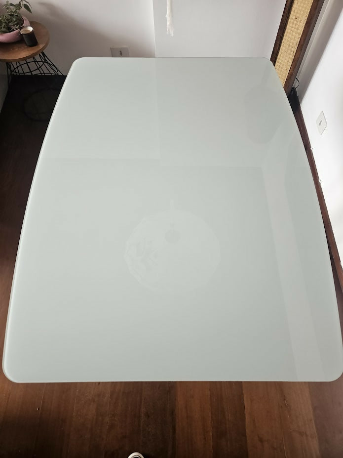 Mesa de jantar off white com madeira maciça