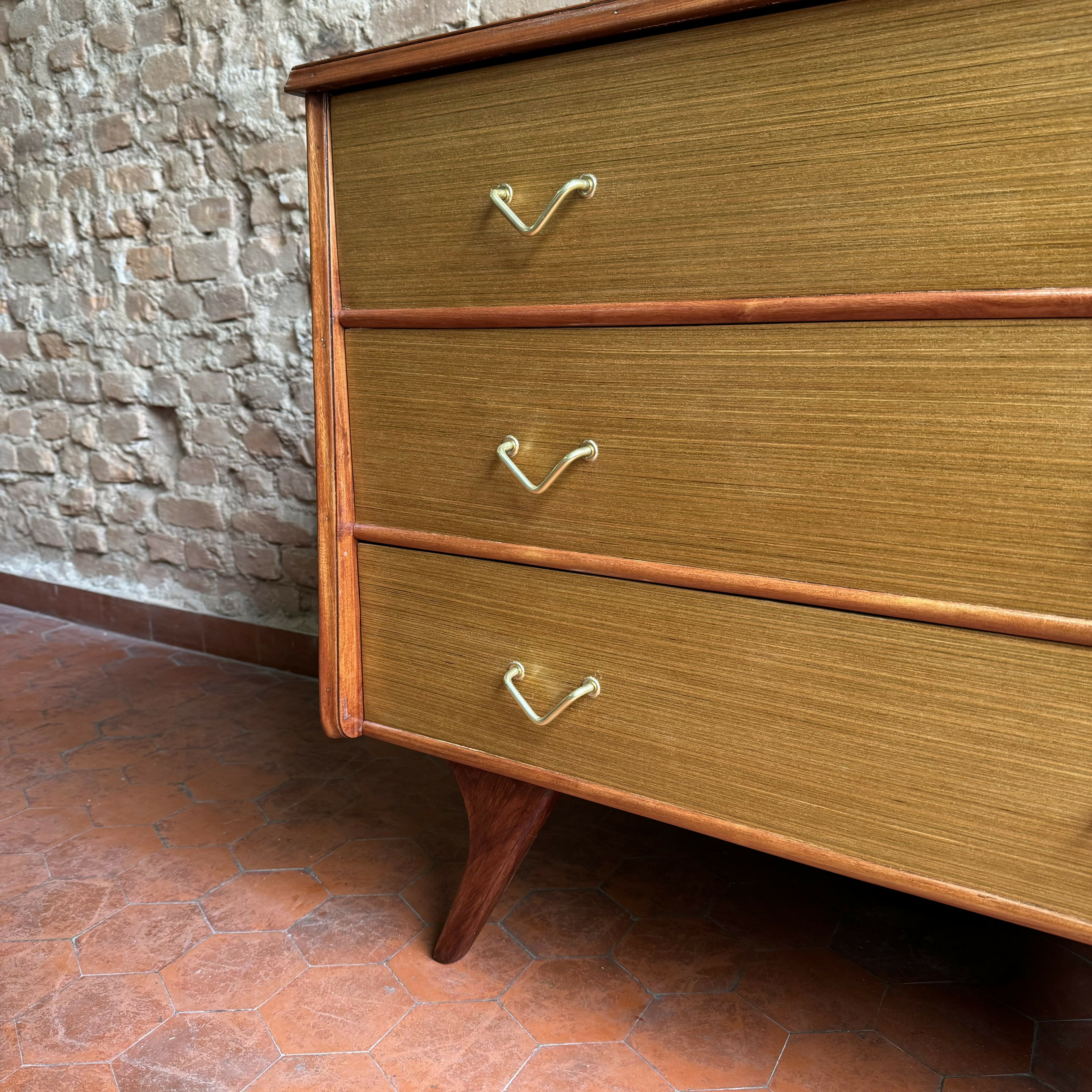 Cômoda antiga anos 60