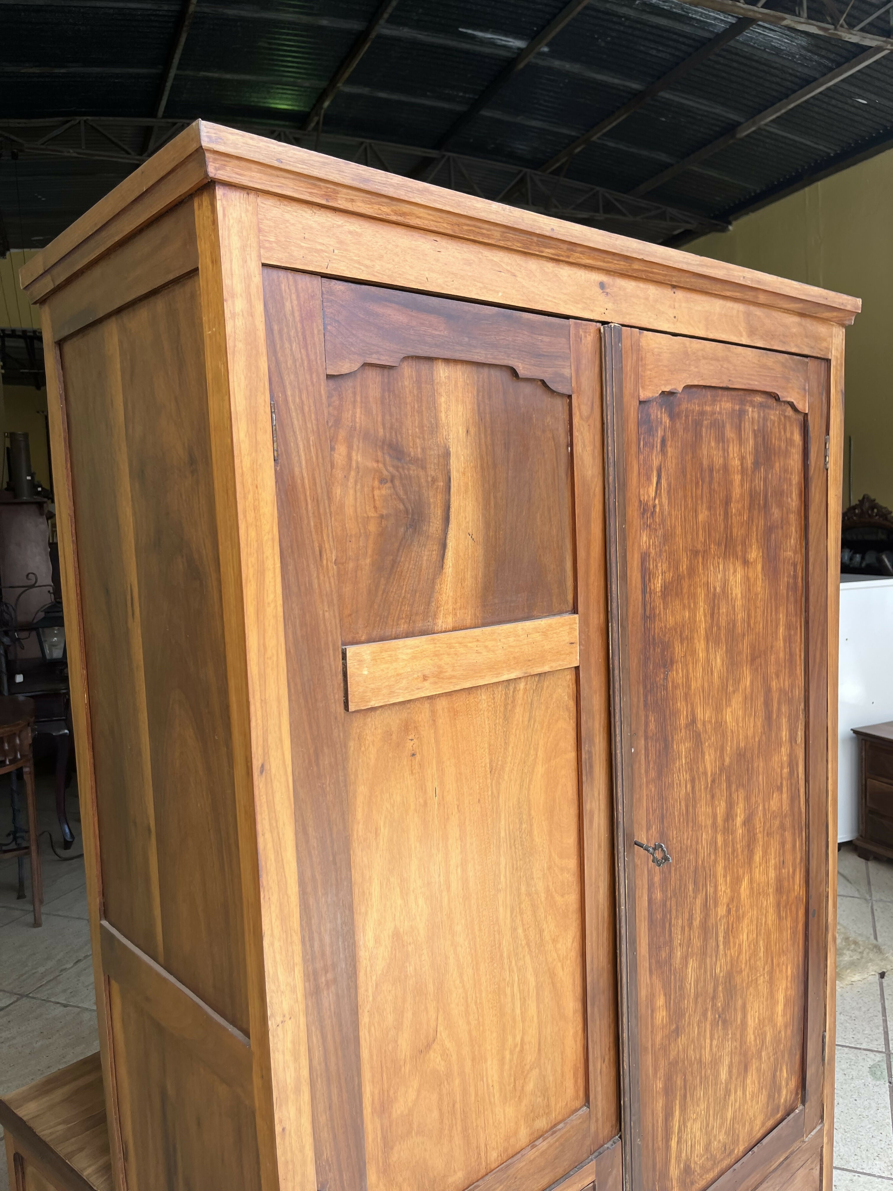 GUARDA ROUPA DE SOLTEIRO ANTIGO