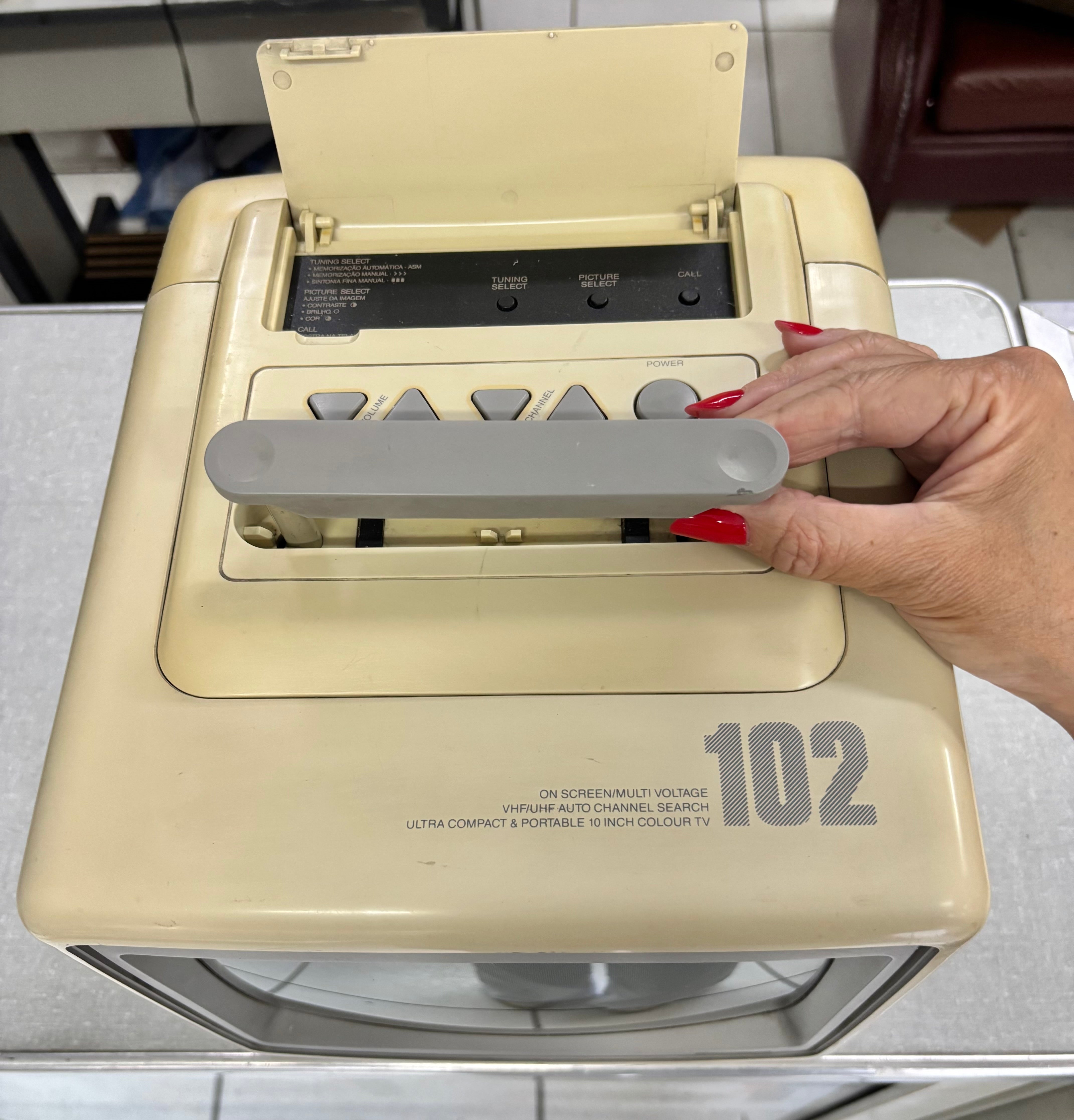 TV Portátil de Tubo Semp Modelo 102 (Anos 80/90) – Raridade Retrô / Colecionismo