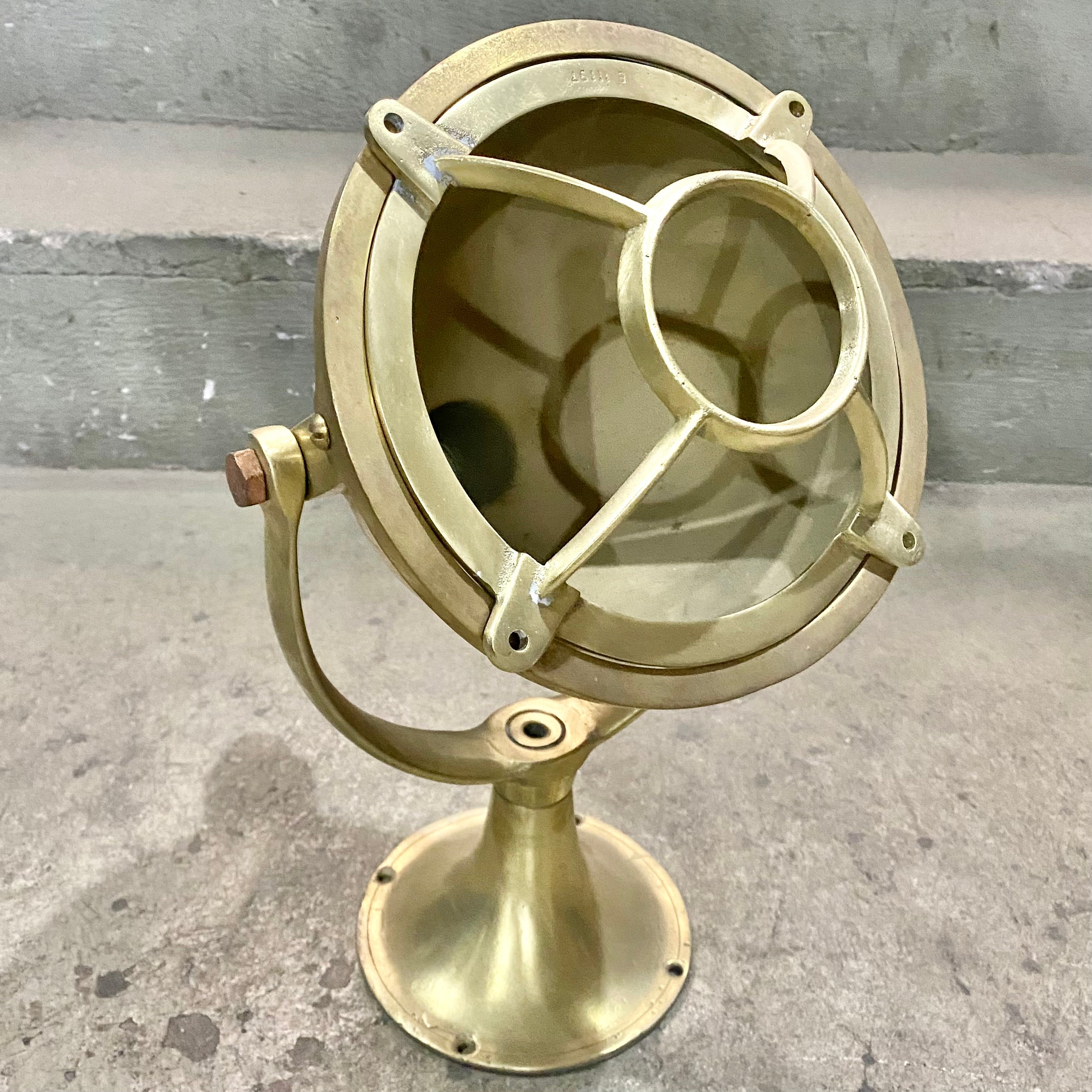 Luminária Holofote Náutico em latão escovado dourado 