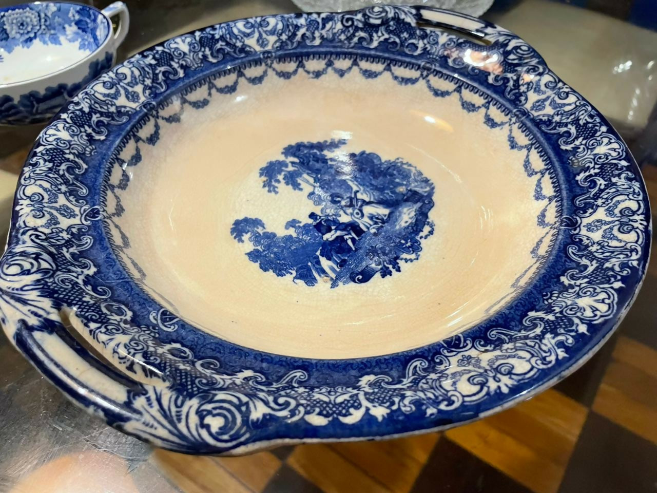Fruteira em faiança inglesa Royal Doulton Cena Galante Azul