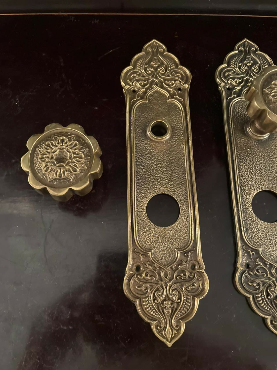 Par de fechaduras em bronze fundido ornamentado