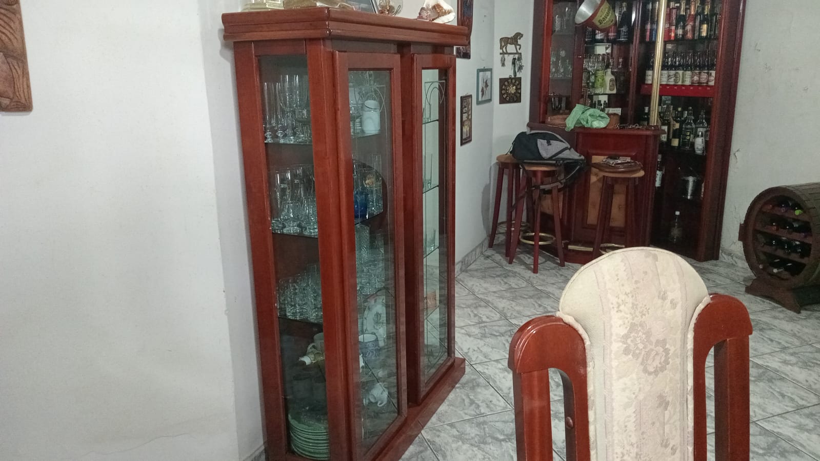 Linda Cristaleira em Madeira Maciça