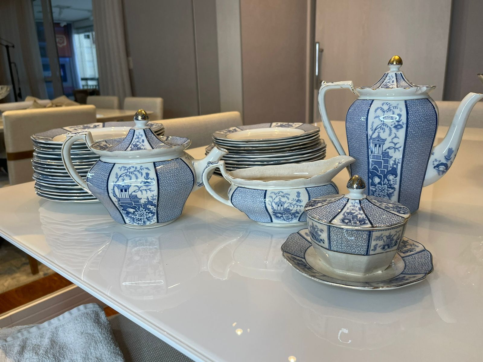 Jogo de Porcelana Inglesa em azul e branco