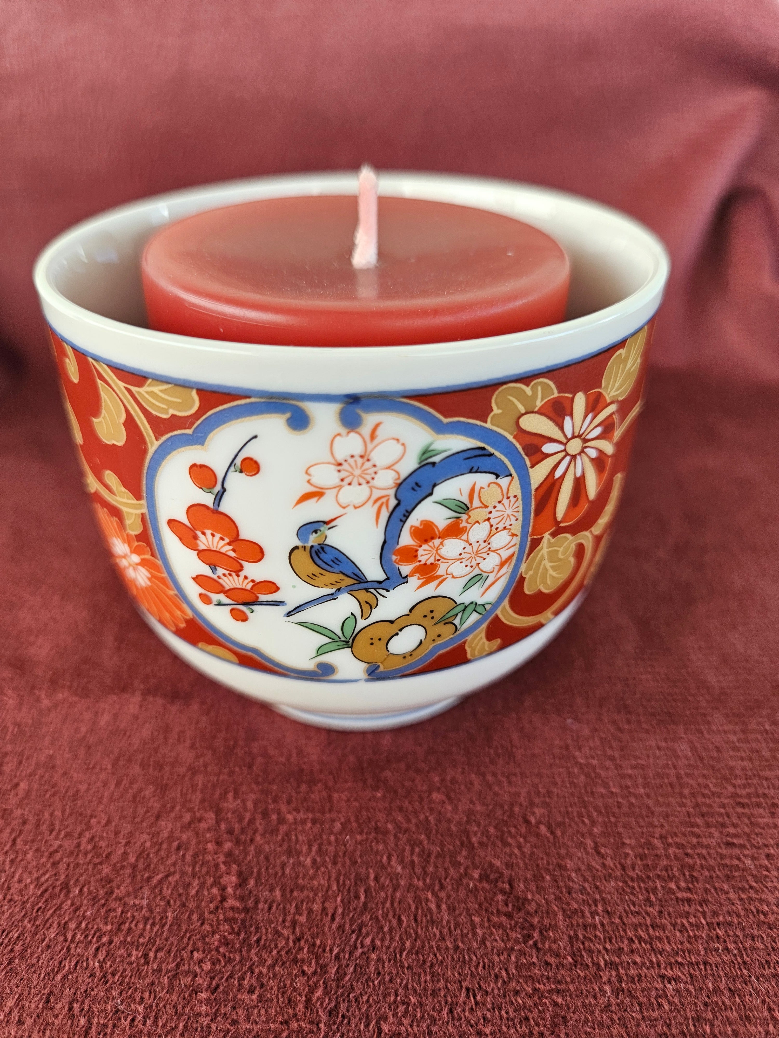 Castiçal Porcelana Japonesa Arita Yaki + Vela Vermelha Decorativa