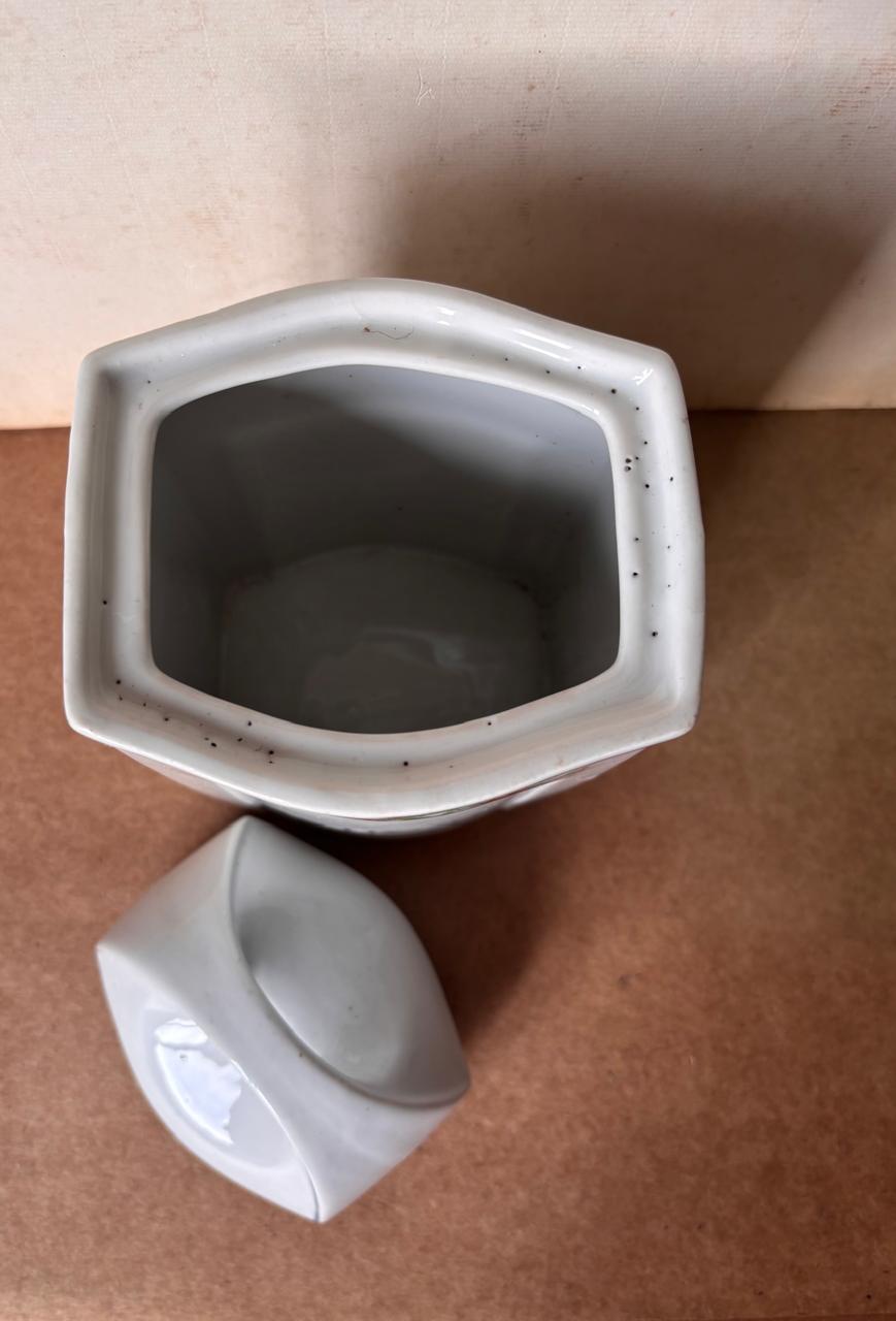 Pote para açúcar em porcelana Rami com tampa e decoração floral (DMCPS_687)