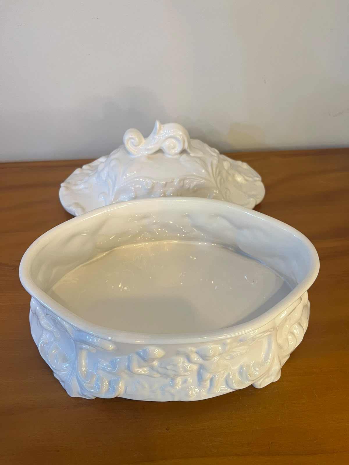 Bomboniere Portuguesa em Cerâmica Branca – ELPA Alcobaça, Portugal – 23 × 15 × 18 cm