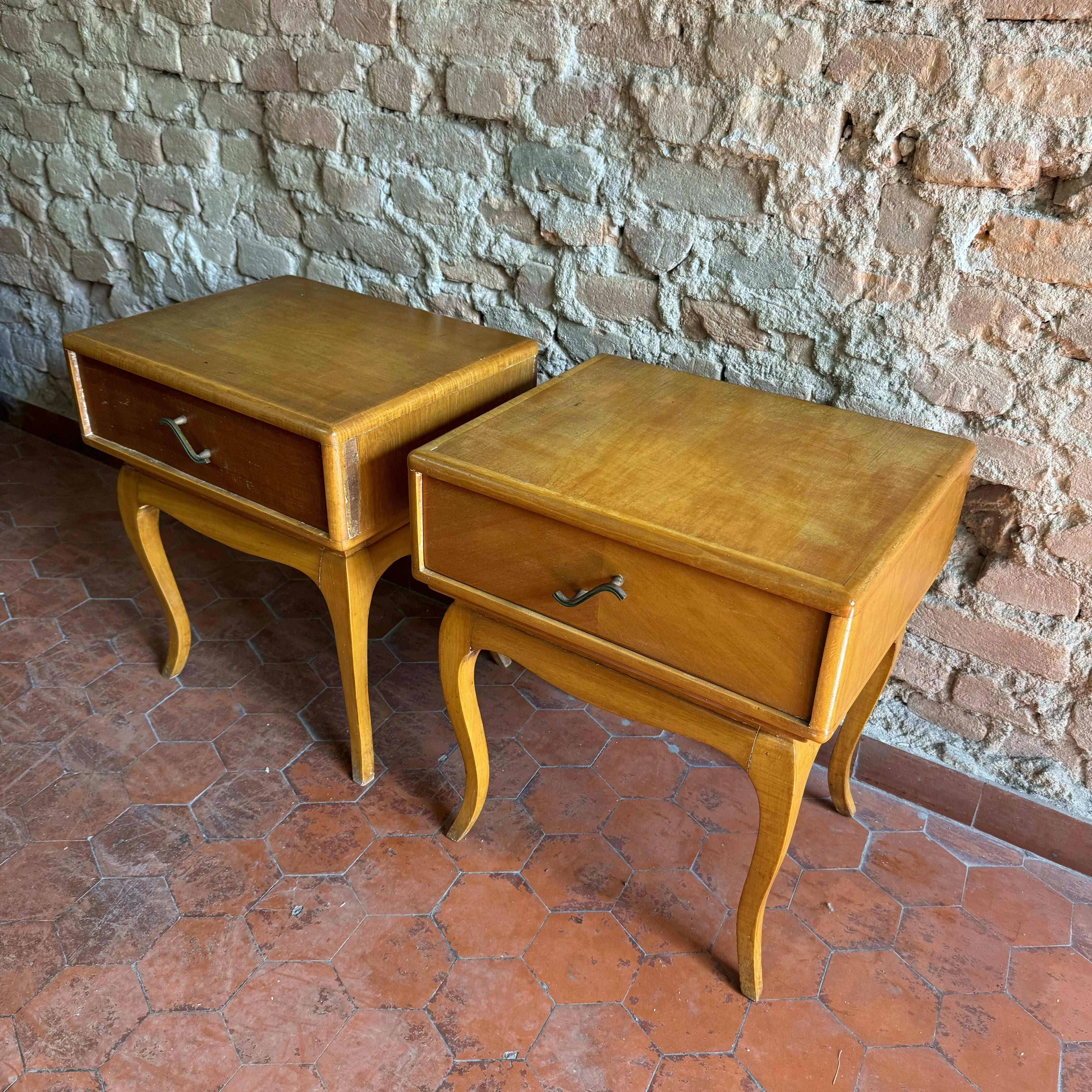Mesa de cabeceira anos 50