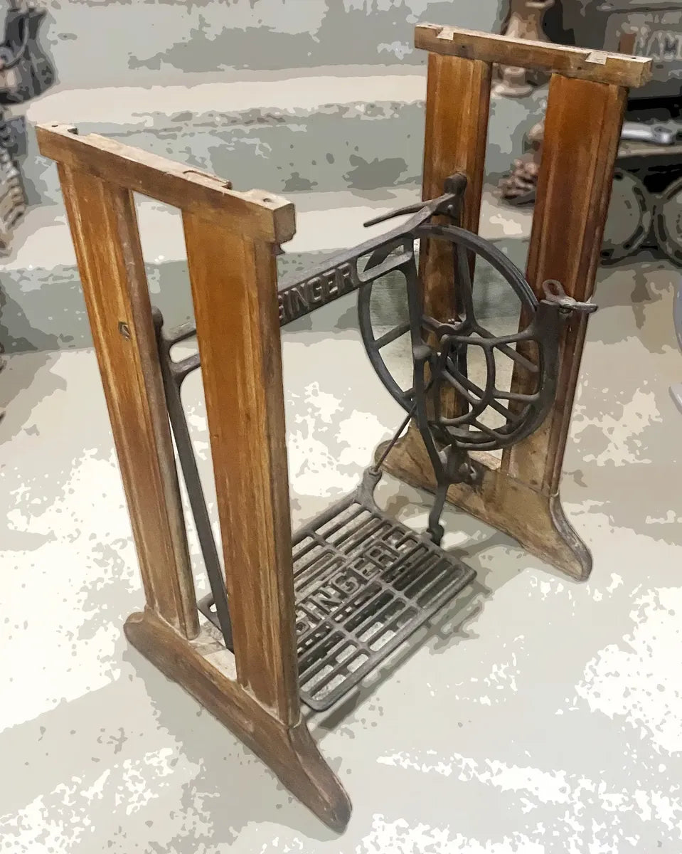 Mesa aparador customizada (base de máquina de costura)